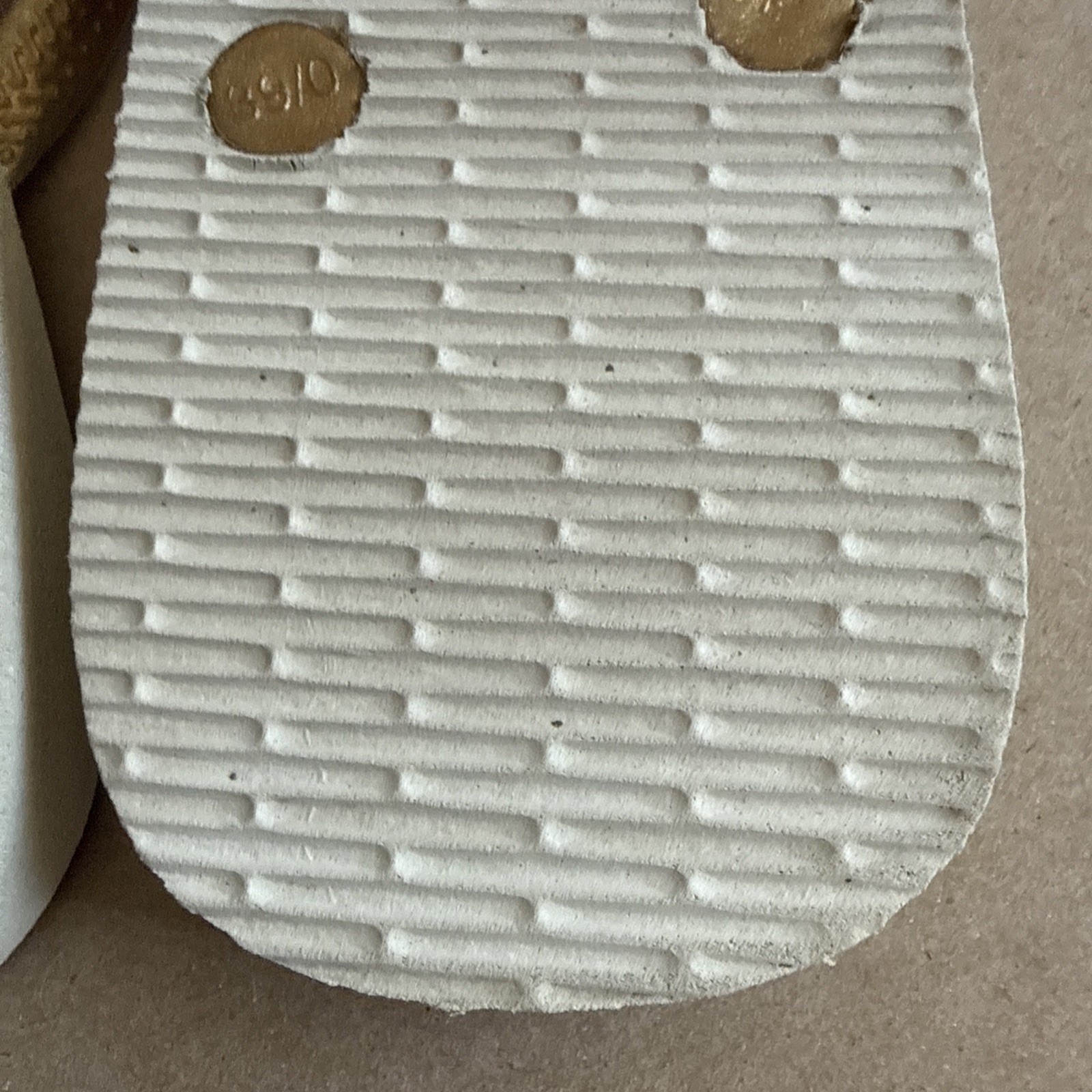 Havaianas Slim US Flag with Gold Straps and Metal Logo 39/40 Preowned Excellent