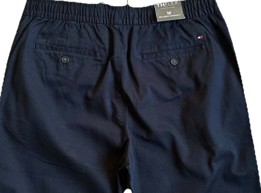 Tommy Hilfiger Men’s THFlex Elasticized Waist Relaxed Straight Pants Size: M