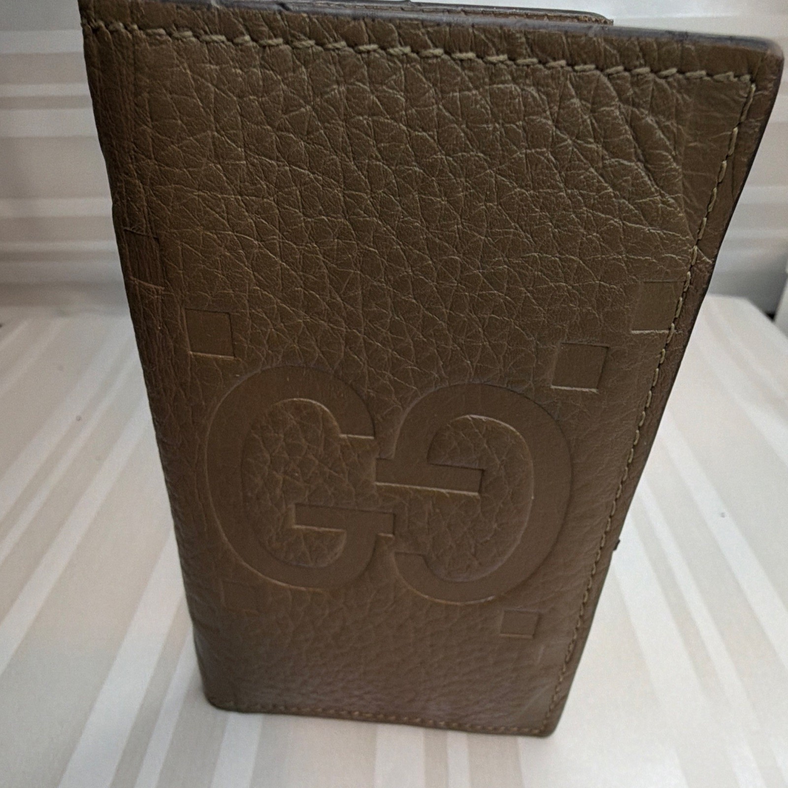 Gucci Men’s Brown Logo Bifold Wallet w/ Credit Card Feature Made in Italy