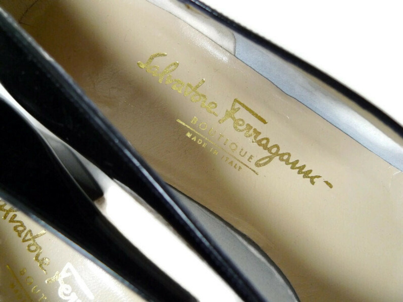 Salvatore Ferragamo black patent leather block heeled pumps . size 9 AAA