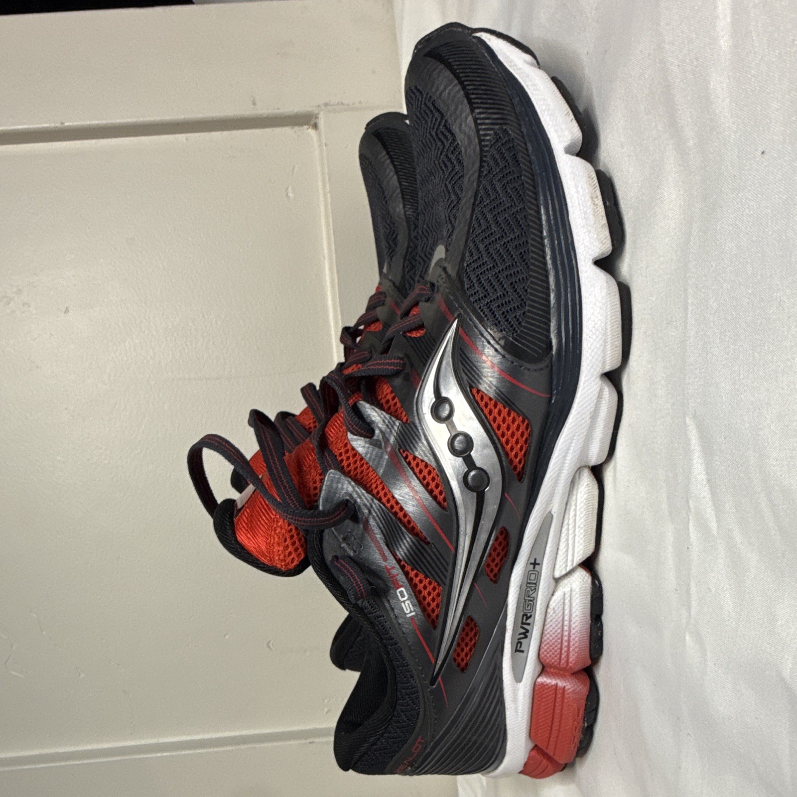 Saucony Zealot ISO Men’s Black/Red/White Low Top Running Shoes