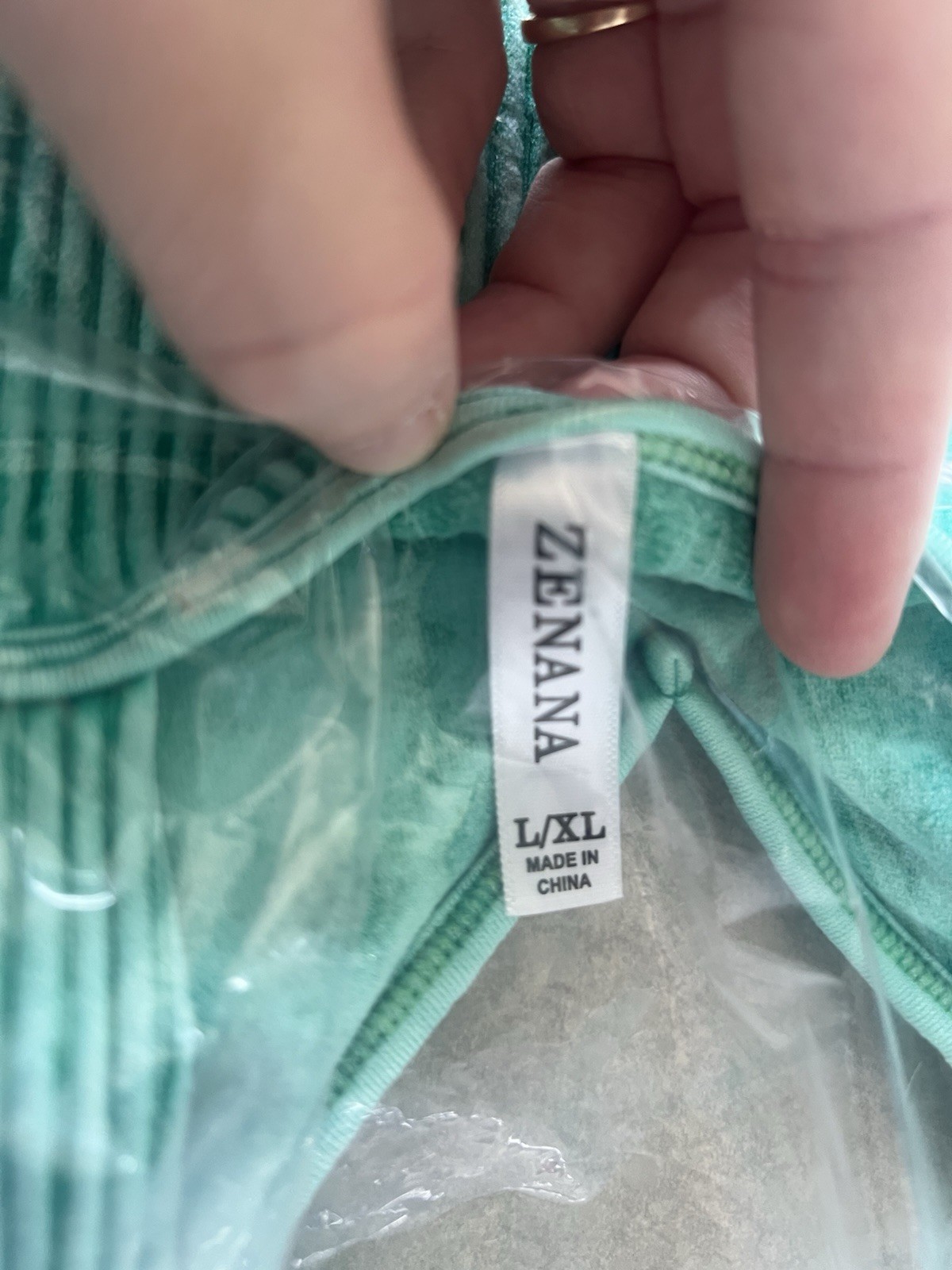 Zenana Green Ribbed Knit V-Neck Wide Strap Tank Top L/XL w/Built in Bra