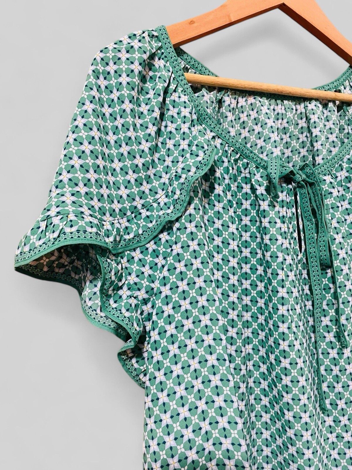 Max Studio Babydoll Peasant Top Petal Sleeve Green Floral Print Fairy Shirt XL