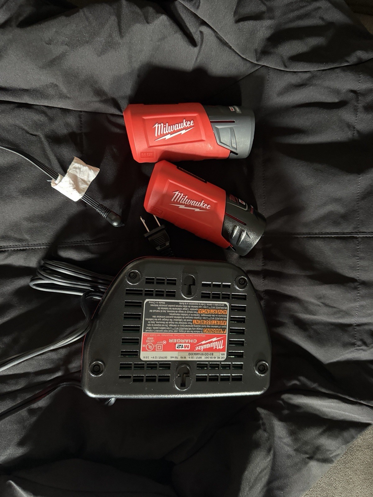 Milwaukee M12 Heated Gear M With 2 Batteries And Charger