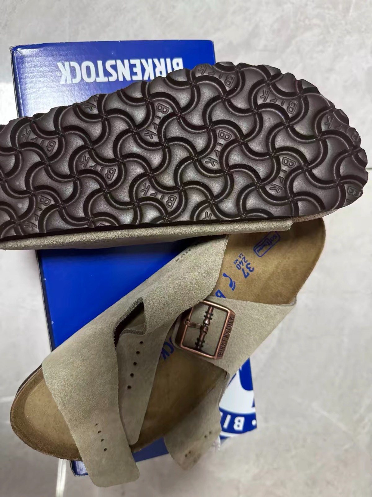 Birkenstock Arizona Soft Footbed Suede Leather Unisex EU37-45 Taupe sandals