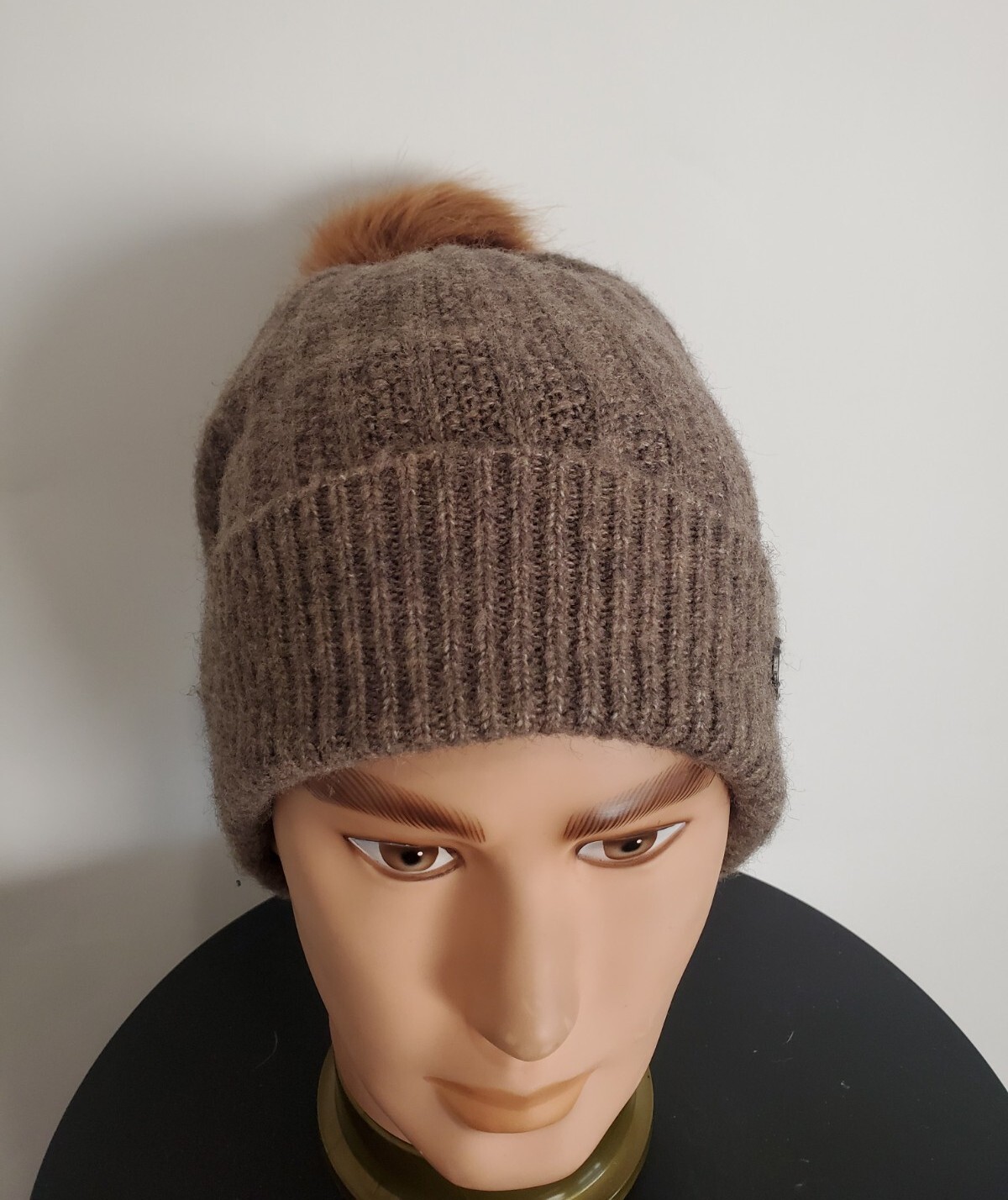 Pistil Bristle Pom Pom Beanie Women One Size Brown – New w/ Tags Rare 🔥