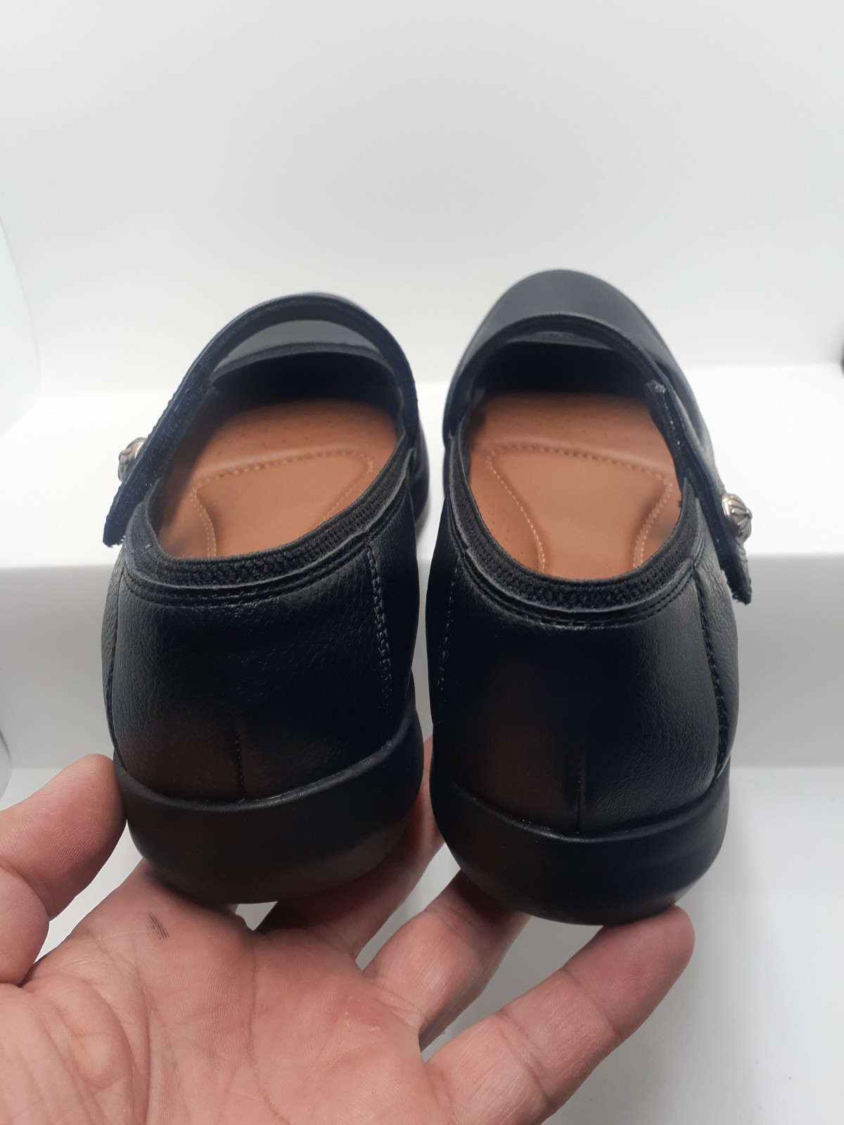 Baretraps Jurnee Mary Jane Flats Women’s Black Leather Comfort Hook & Loop – 7