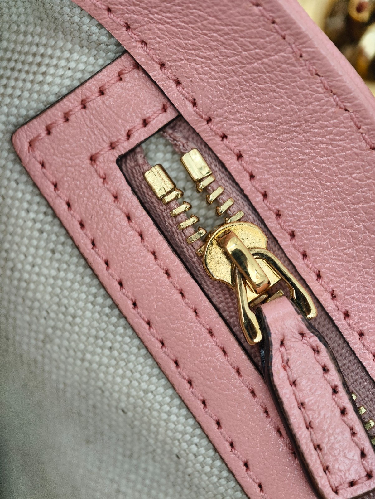 Authentic Gucci GG Marmont Medium 26cm Red Leather Pink Piping Torchon GG Should
