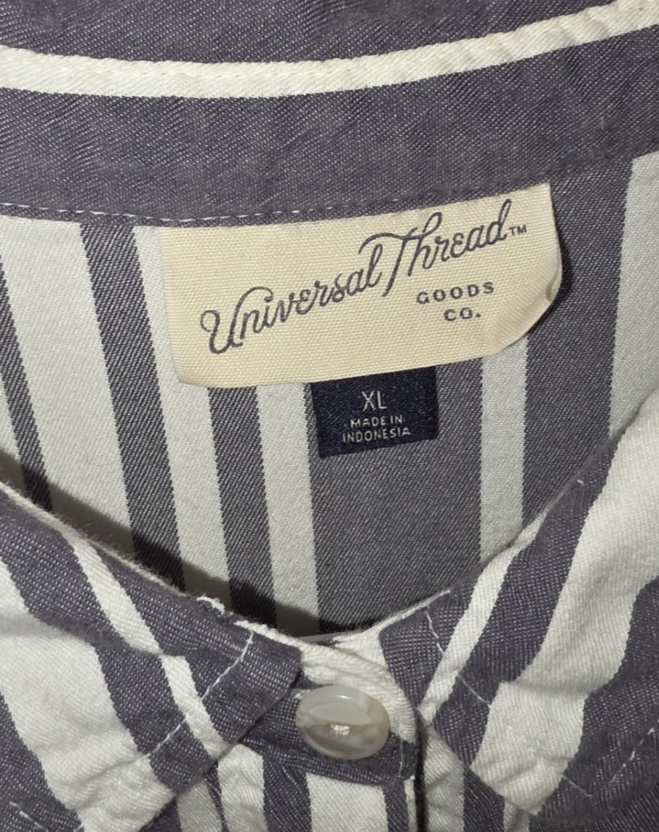Universal Thread Womens XL Gray Cream Striped Short Sleeve Button Down Shirt