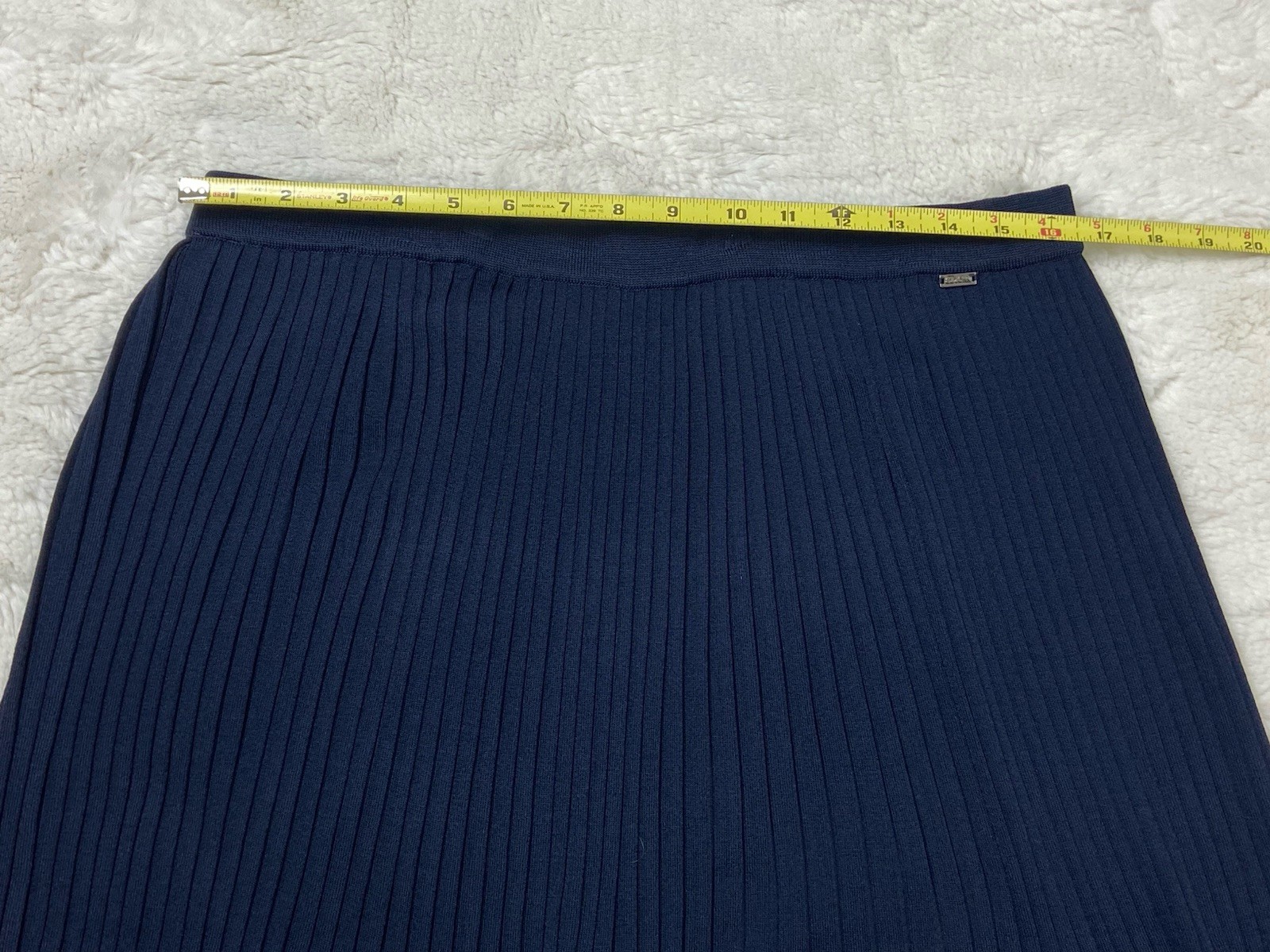 St. John Navy Blue Rayon Blend Stretch Waist Pleated Fabric knitted Large Skirt