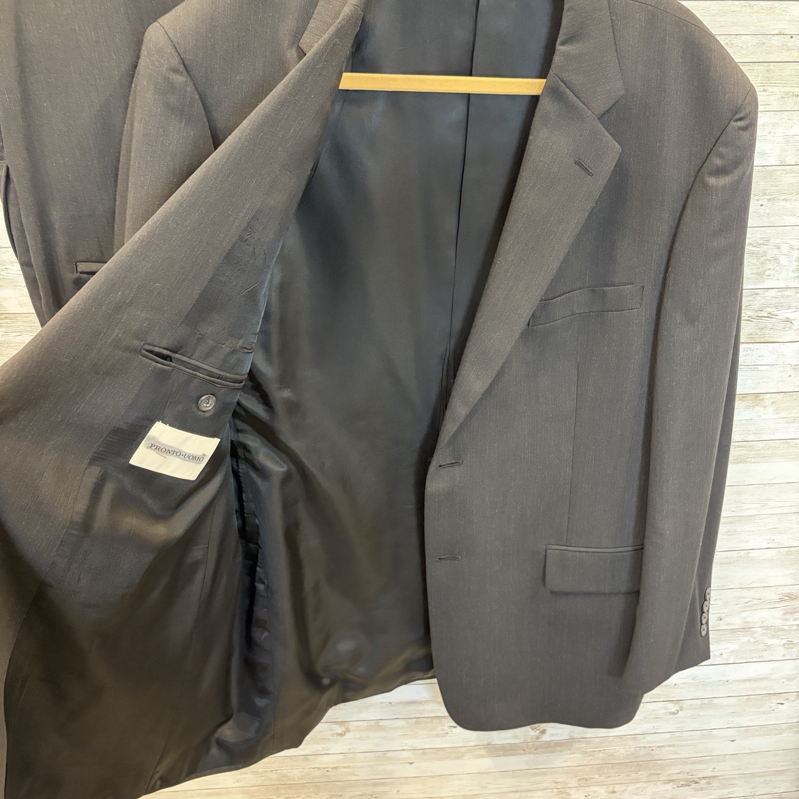 Vtg Pronto Uomo Mens 46R Suit 100% Wool Black 2 Button Ventless Pleated 41×27.5