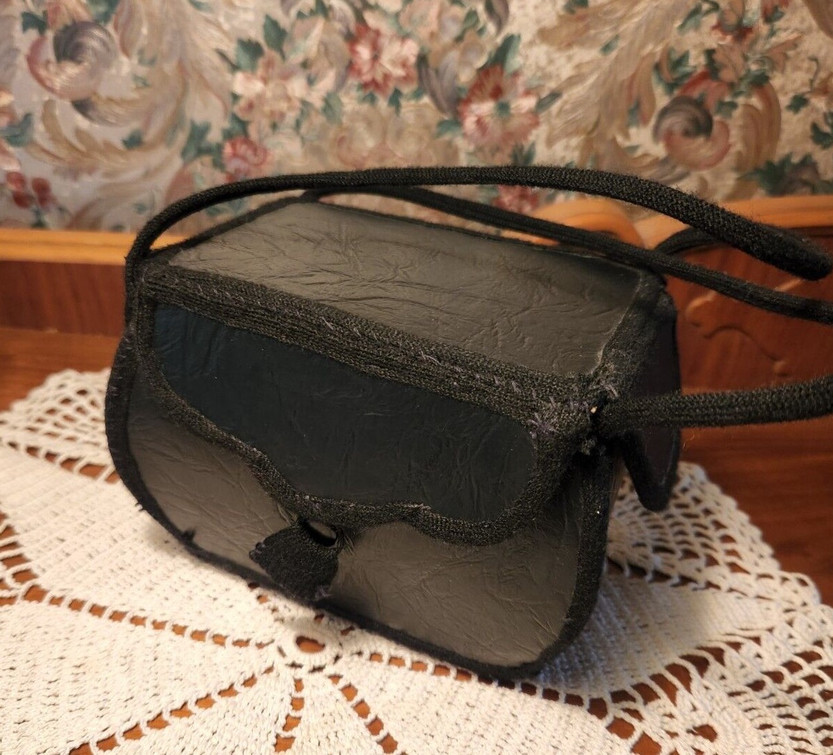 **CHILDS AMISH PURSE** – BLACK — 6″ WIDE – 3 3/4″ HIGH — 4 1/4″ DEEP–**NEW**