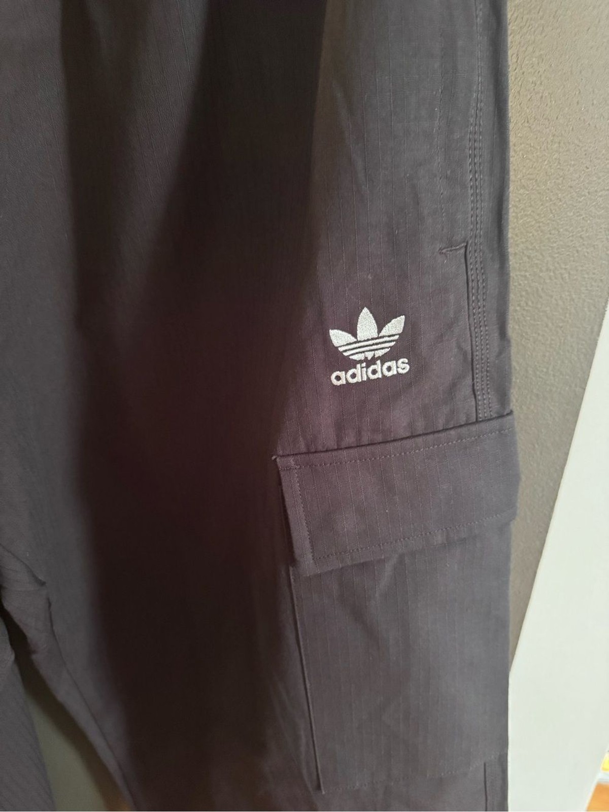 adidas Men’s TREFOIL ESSENTIALS WOVEN Black Pants NWT size Large
