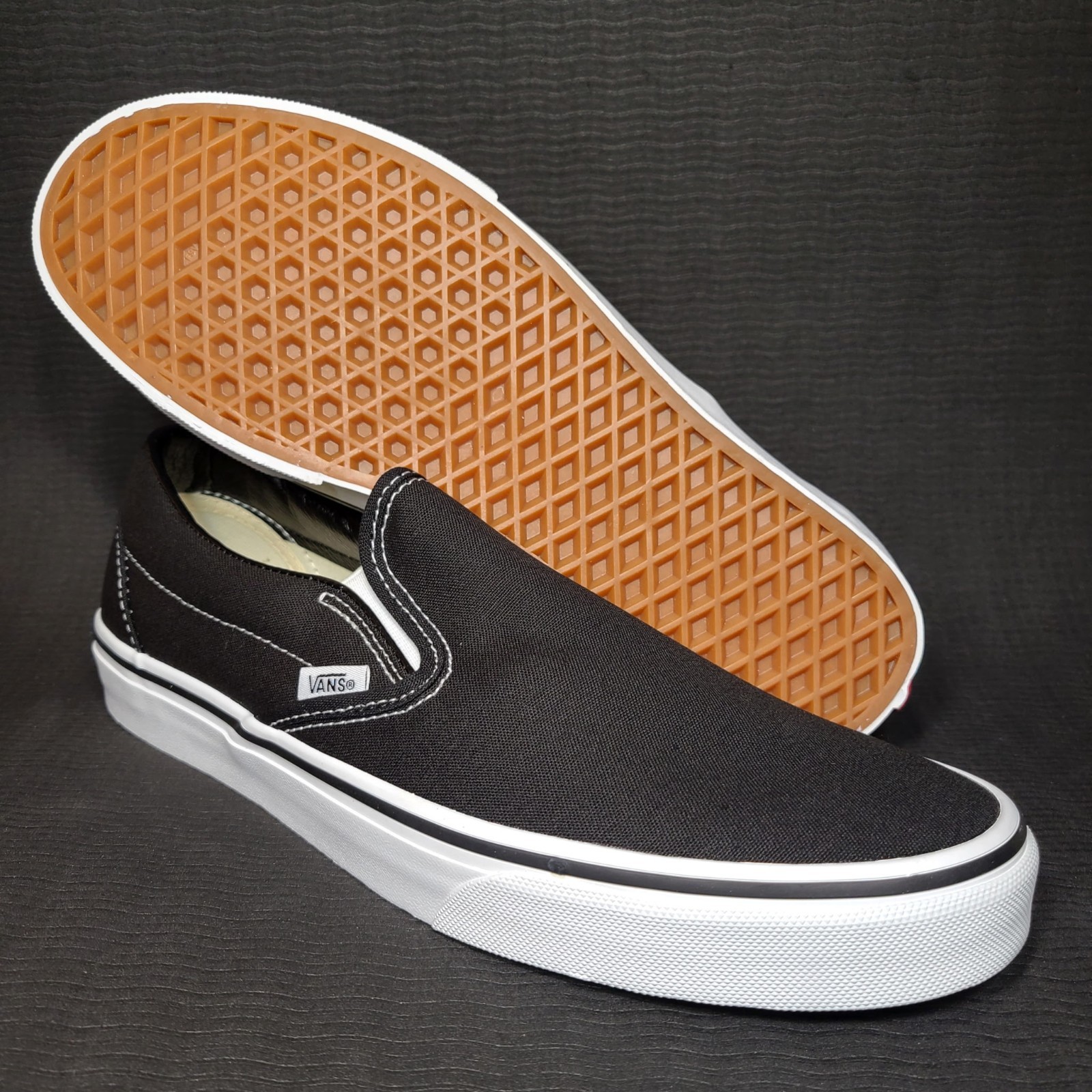 Size 9 – VANS Classic Slip-On VN000EYEBLK