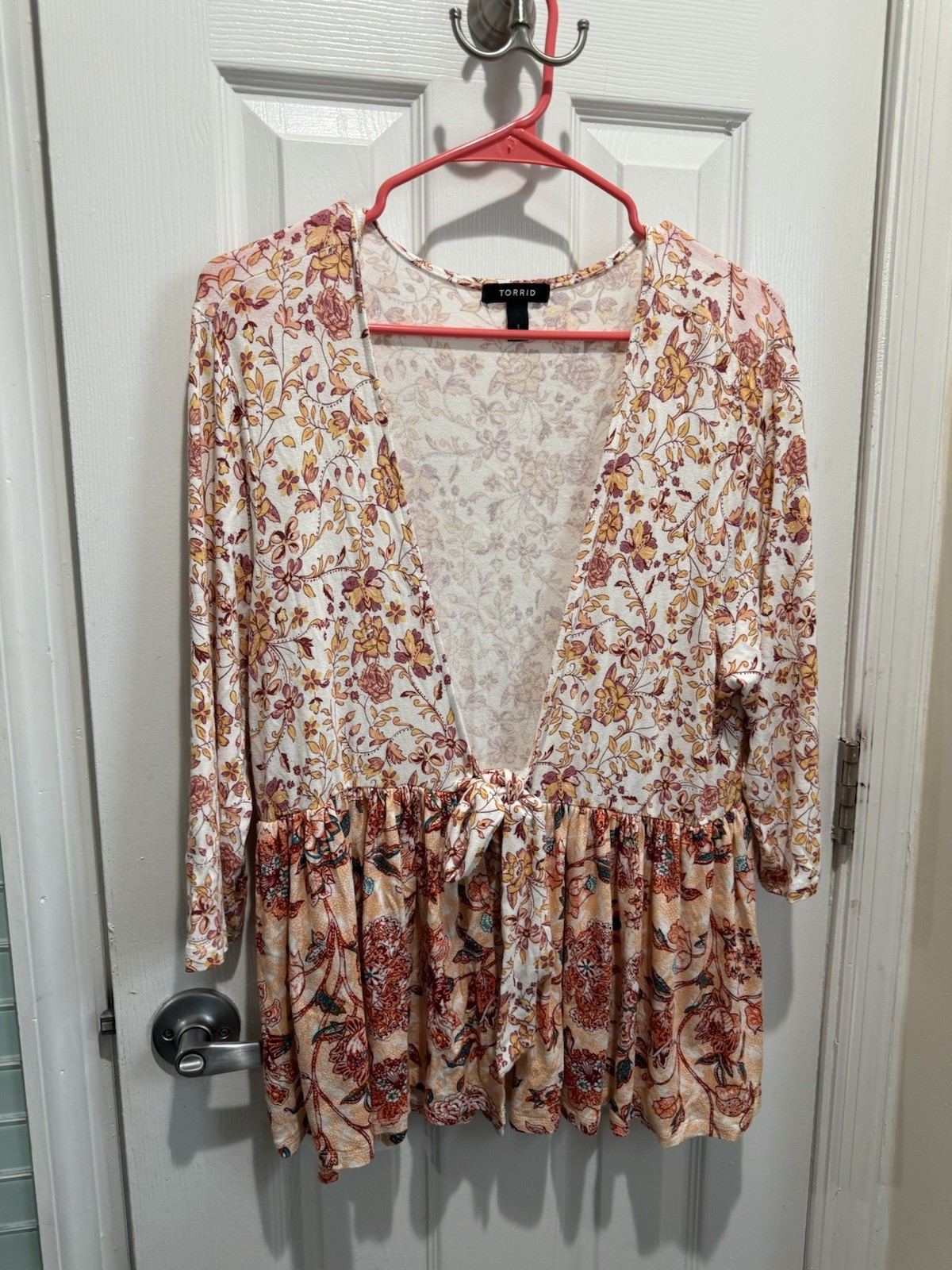 Torrid Floral Multicolor Tie-Front V-Neck 3/4 Sleeve Knit Rayon Blouse 1 boho