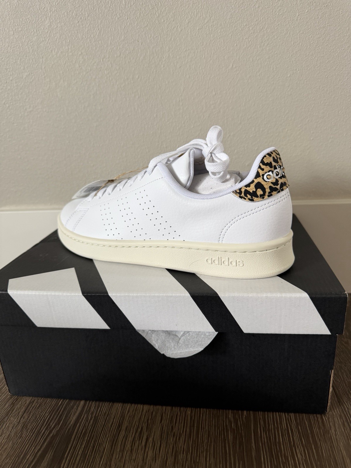 adidas Advantage W Womens White Leather Low Top Lace-Up Leopard GW4850