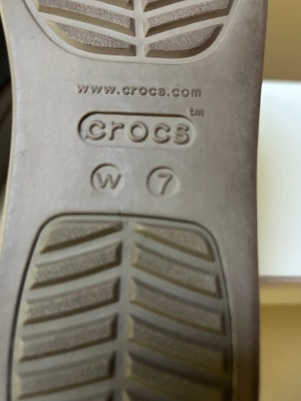 CROCS Brooklyn Low Wedge Sandal Womens 7 Very good CONDITION! Black & Mushroom