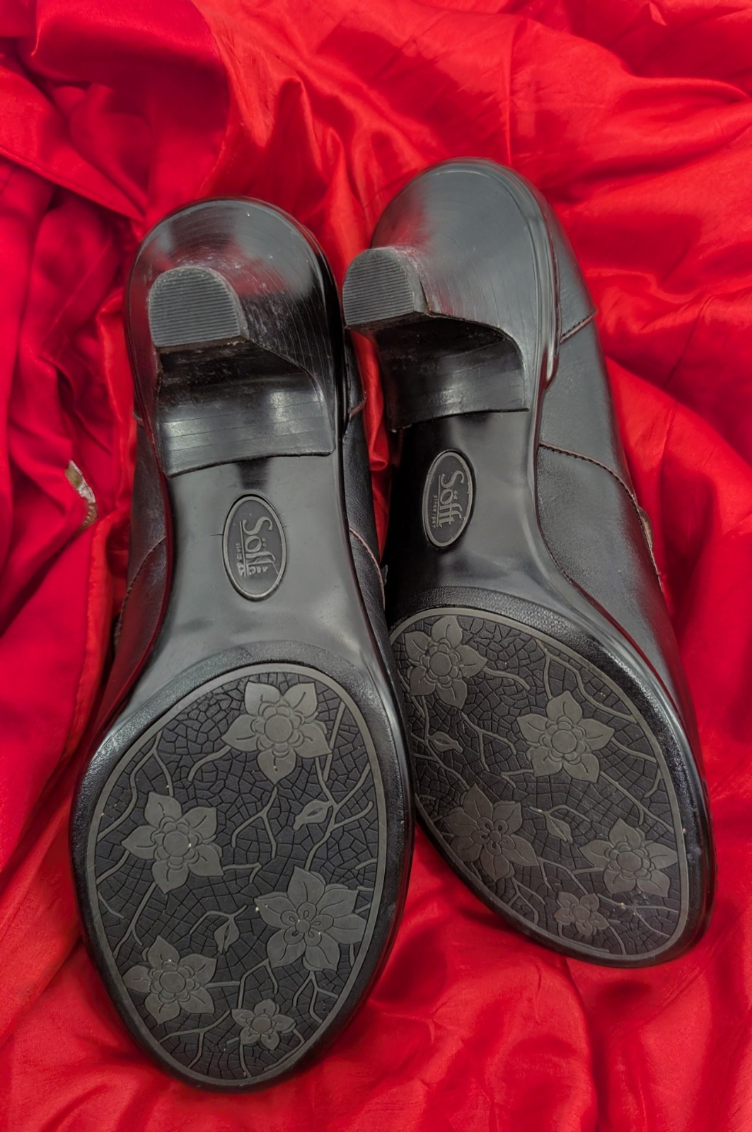 Sofft Black Mary Jane Pumps with Floral Strap Accent 9.5 W