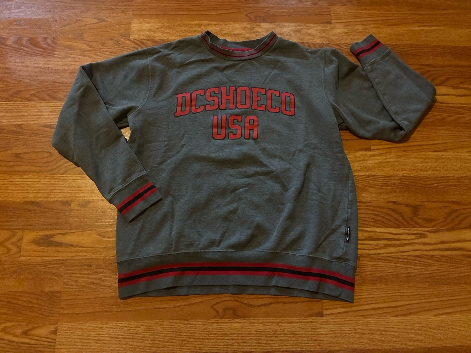 DC Shoes Co Sweatshirt Youth XL Men’s Small Long Sleeve Gray Red Skate