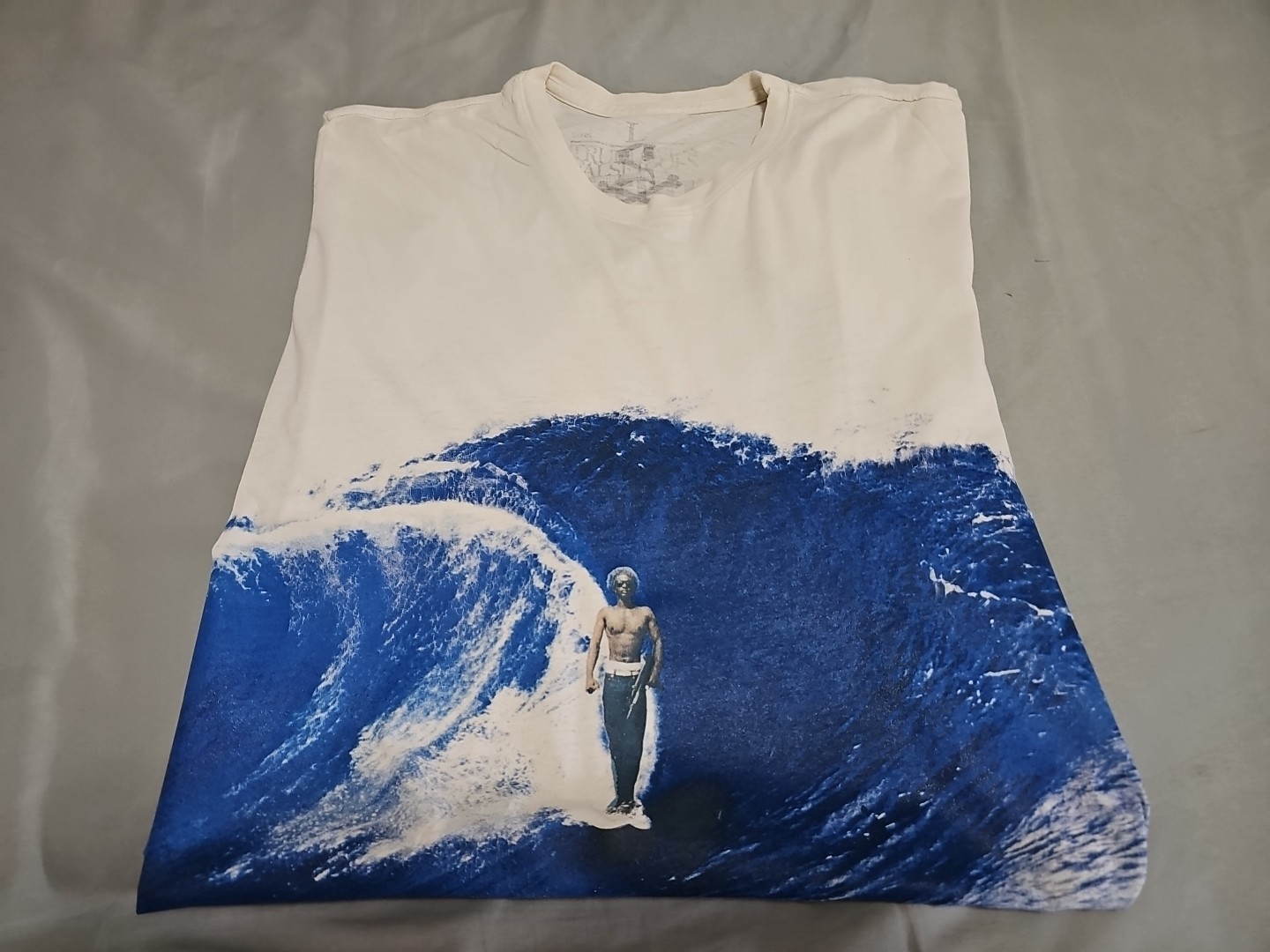 True Love & False Idols Painted Feel Muscular Wave Rider Distressed Tshirt L
