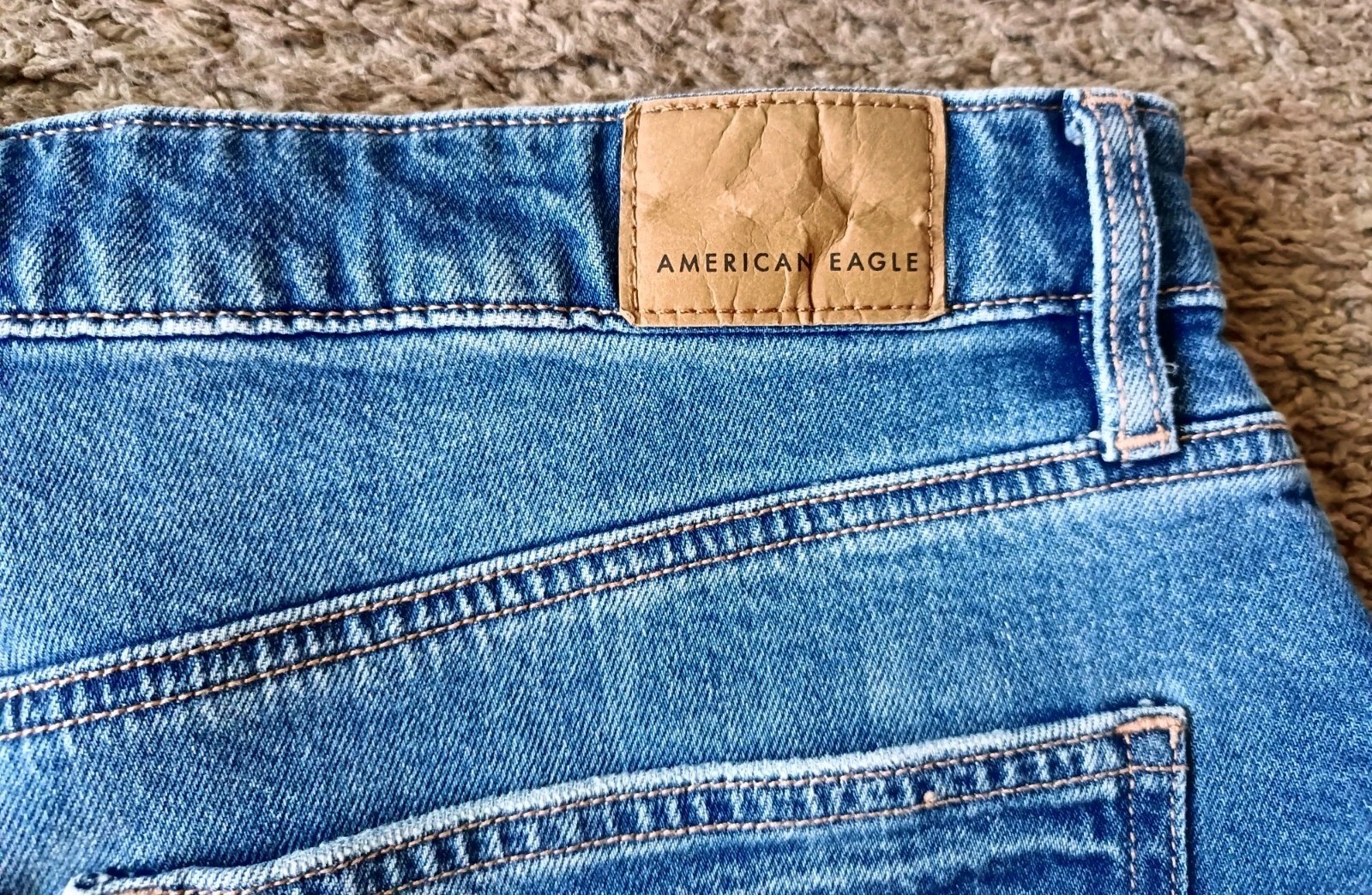 American Eagle Strigid Ripped Denim Mom Short Size 6 Blue Distressed