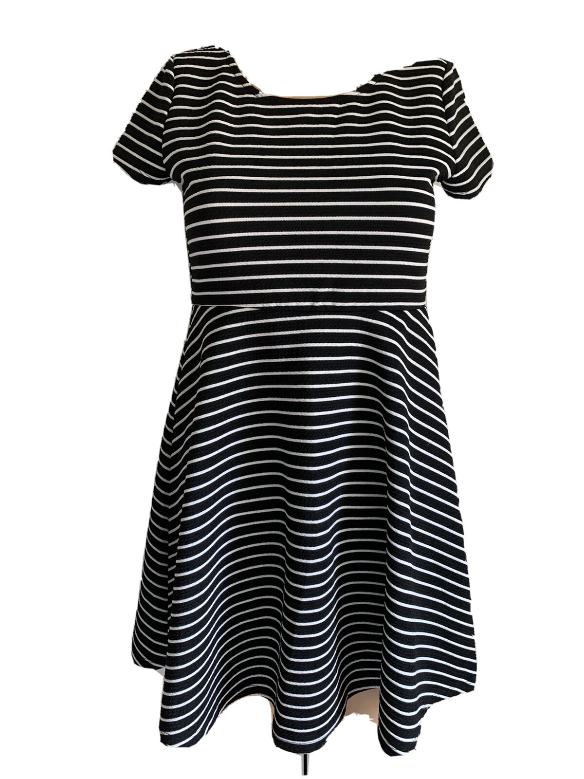 Girls Xhilaration Black And White Large Striped Stretch Knit Short Sleeve Dress