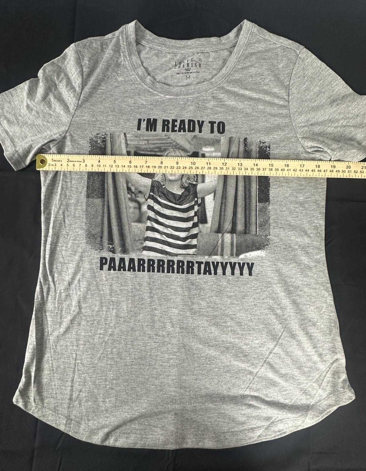 Love & Cherish “I’m Ready to PAAARRRRRTAYYYY” Graphic Tee – Size M