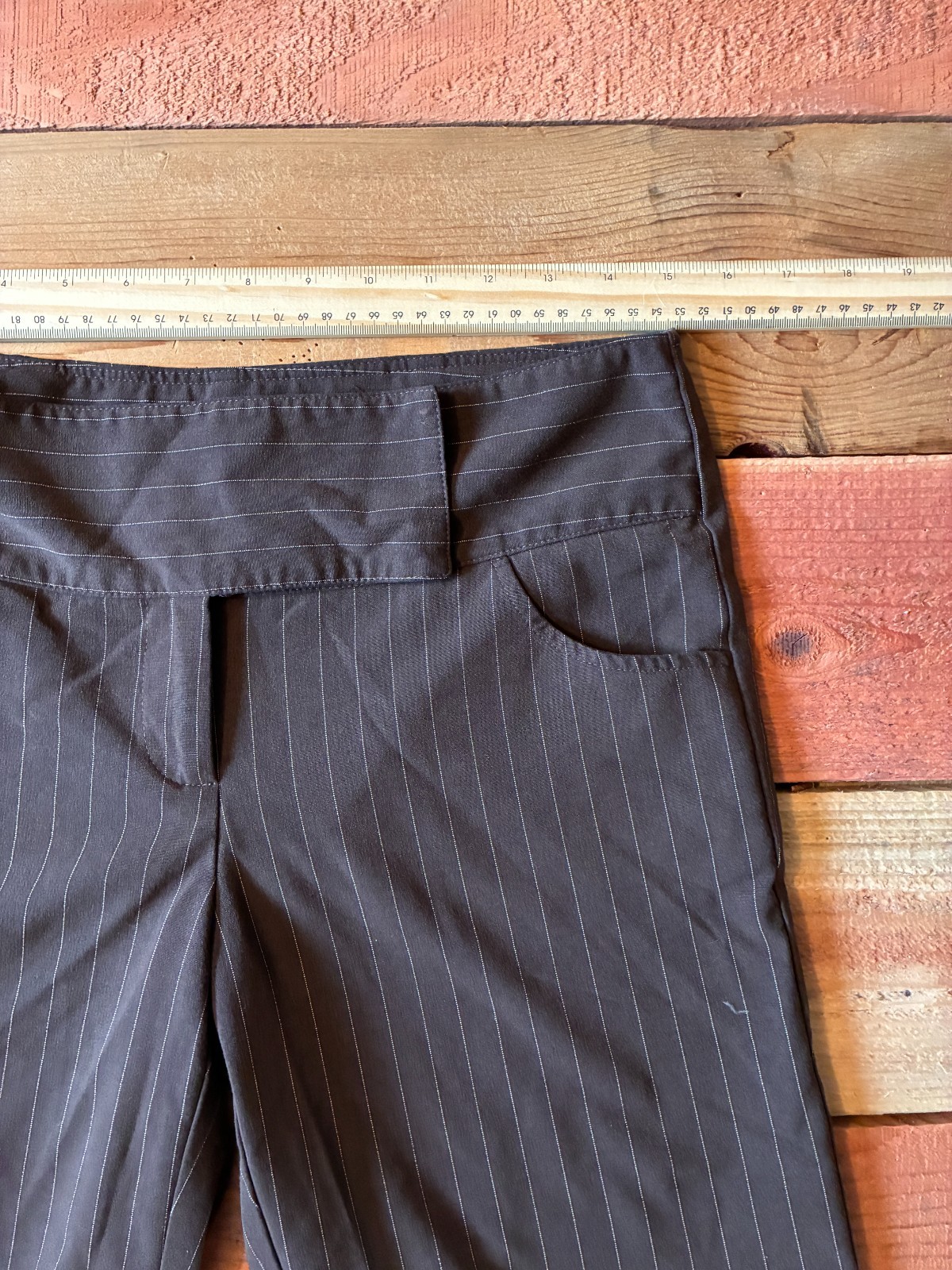 Y2K Made in USA Wrapper Pinstripe Capri Pants Womens 7 Brown Corporate Office