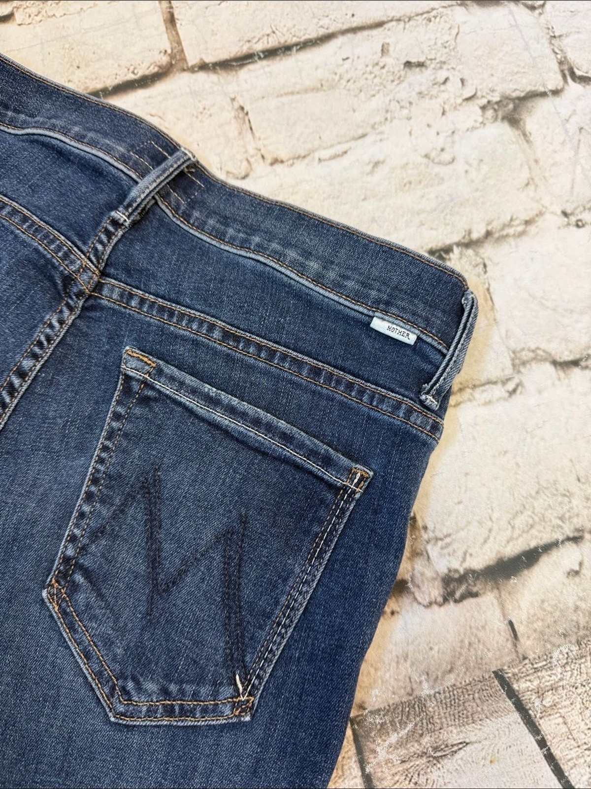 MOTHER Jeans 28 The Insider Crop Step Fray in Teaming Up Dark Wash