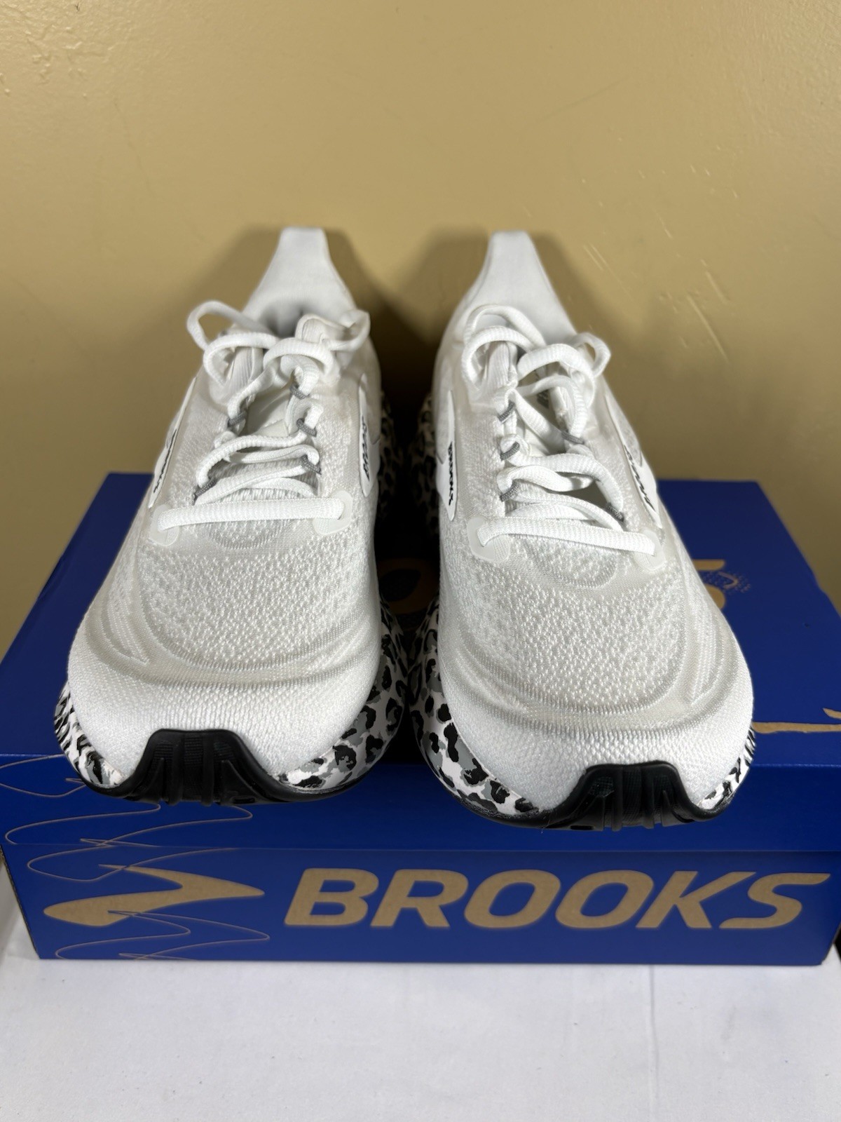 Brooks Revel 9 Shoes White/Ultimate Grey/Blk Leopard 1204891B132 NIB Size 8.5W
