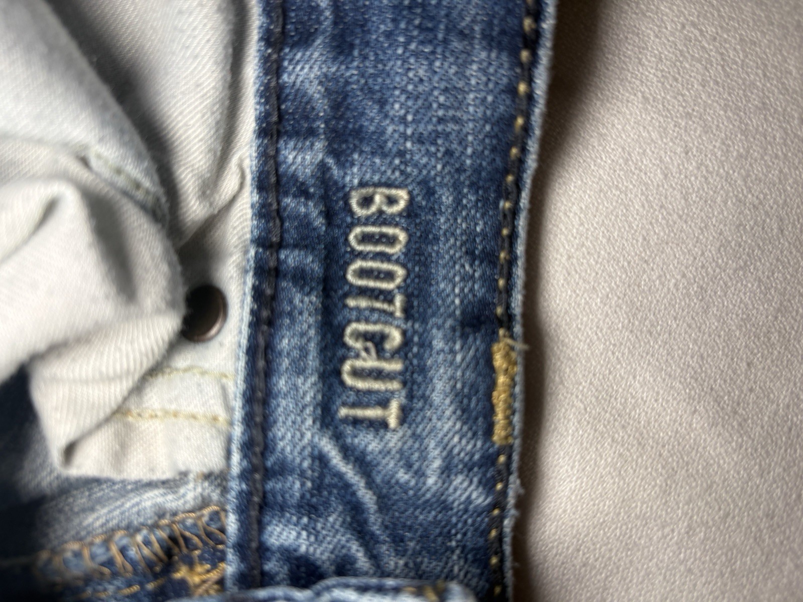 American Eagle Men’s Blue Light Wash Denim Jeans Bootcut Mid Rise 5-Pocket