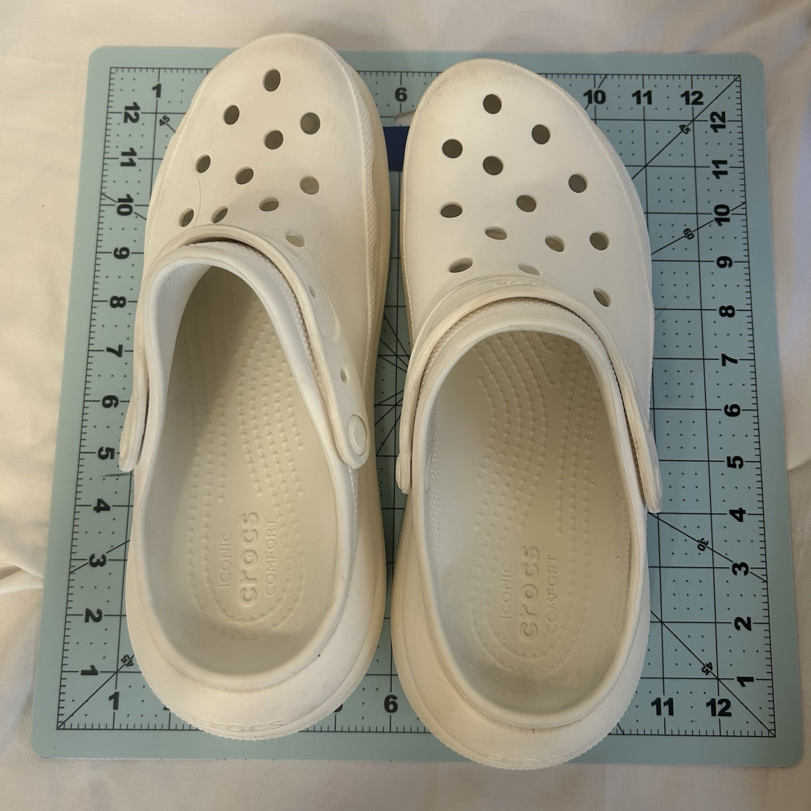 Crocs Classic White Clog Slip-On Rubber Upper Unisex Adults US 9