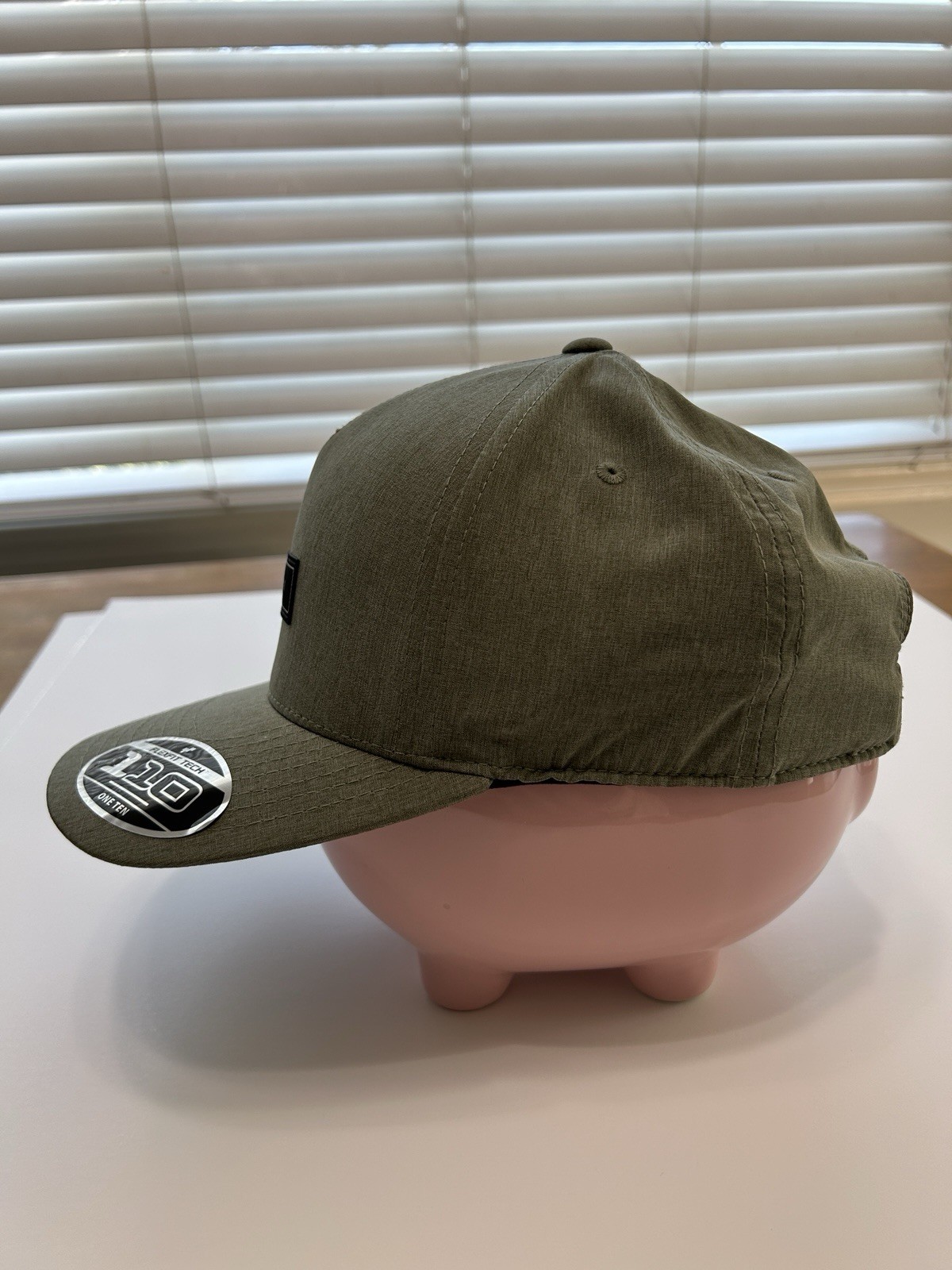 Vuori Golf Hat Green Flexfit Tech 110 Snapback Performance Cap NWT