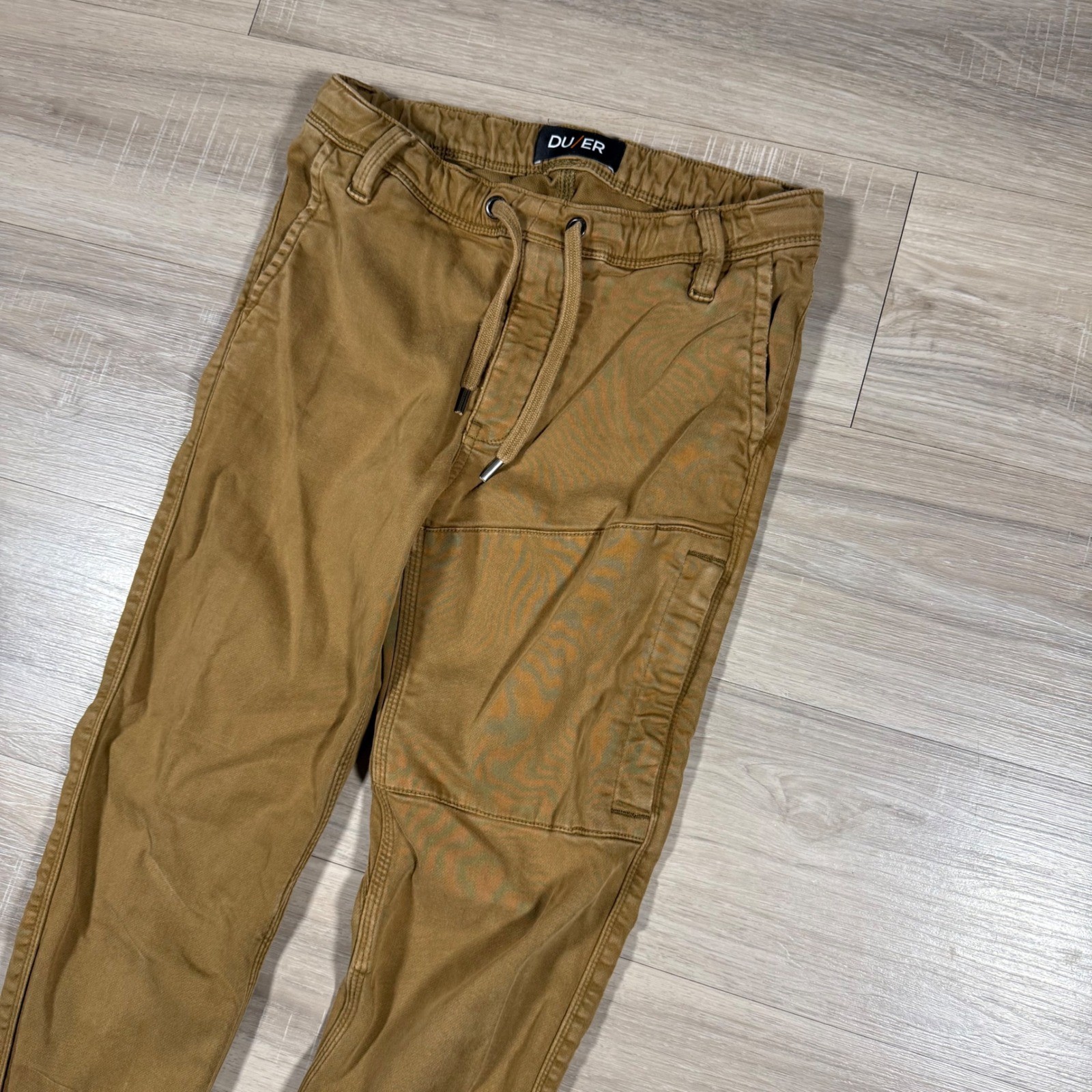 DU/ER No Sweat Jogger Pants Cargo Pockets Thick Stretch Tan Size 28×29