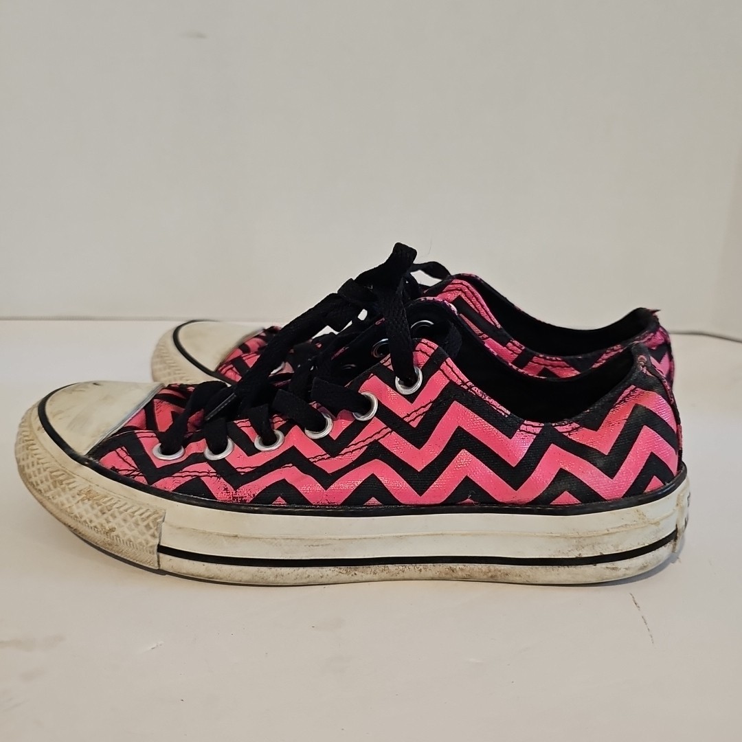 Converse Lows Pink Black Zig Zag Shoes Size 5 Men 7 Women