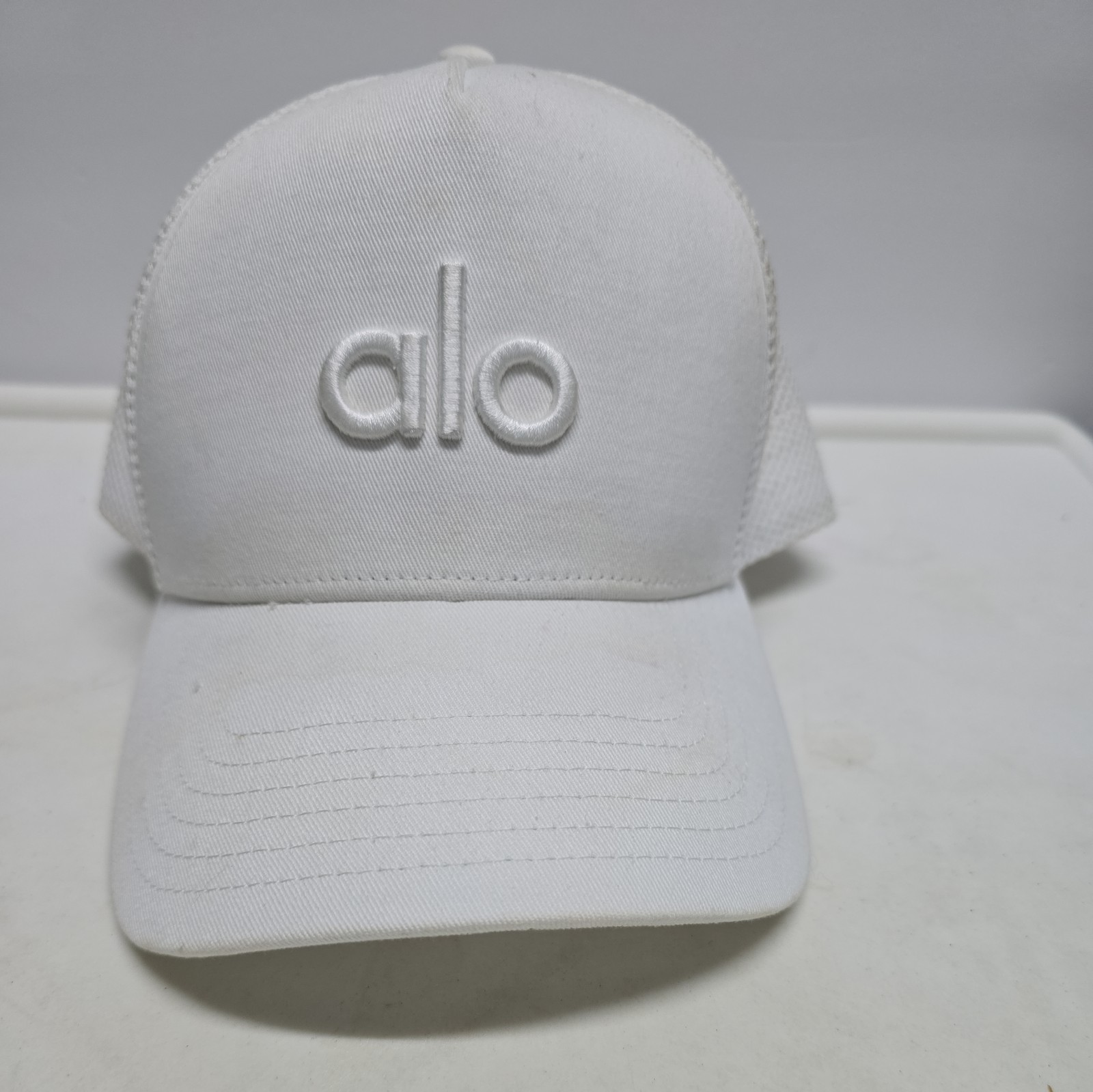 alo White Mesh Trucker Hat Adjustable Women’s Breathable Logo Cap