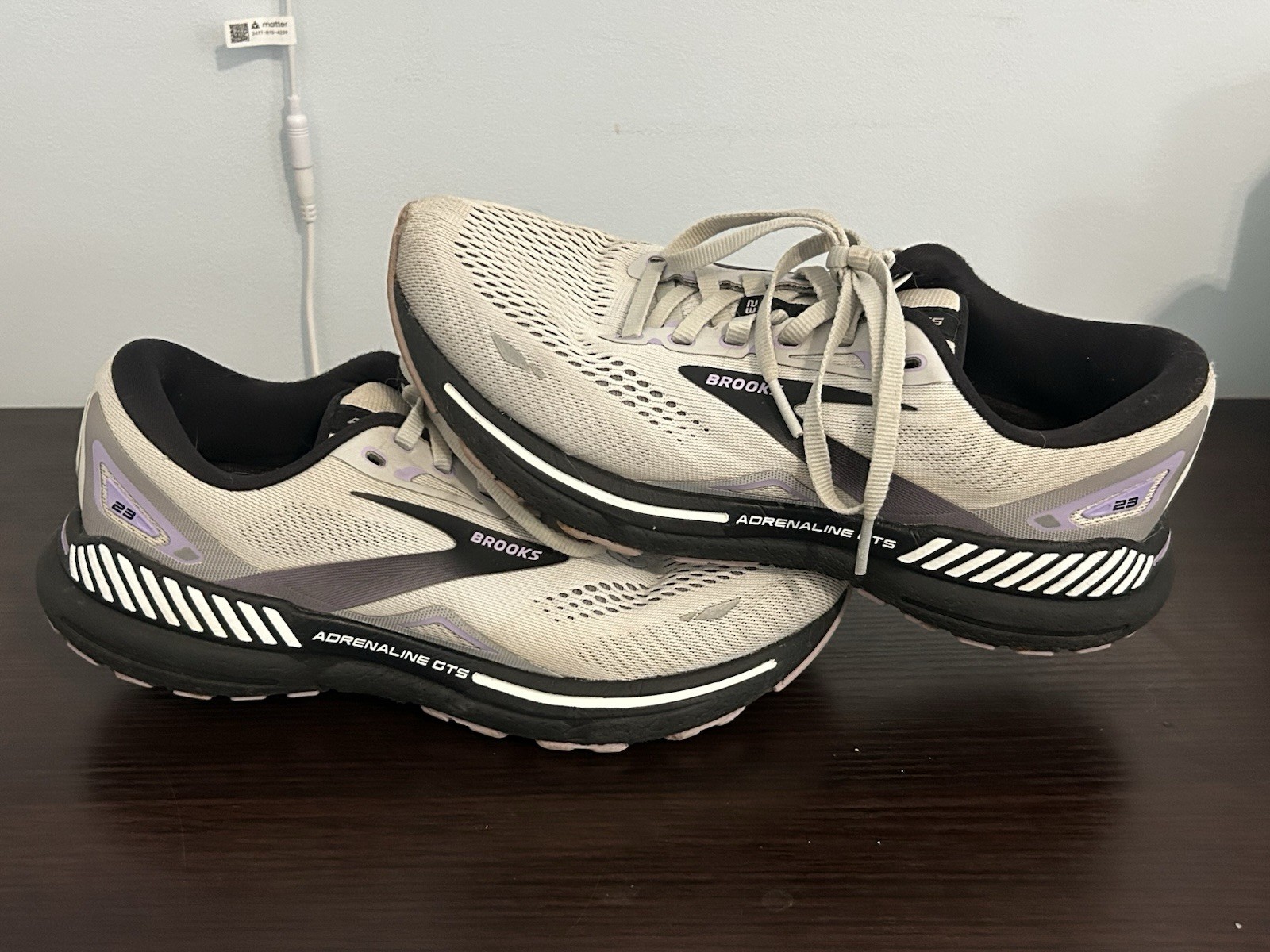 Brooks Adrenaline GTS 25 Running Shoes In White Purple and Cream Women’s Size 8
