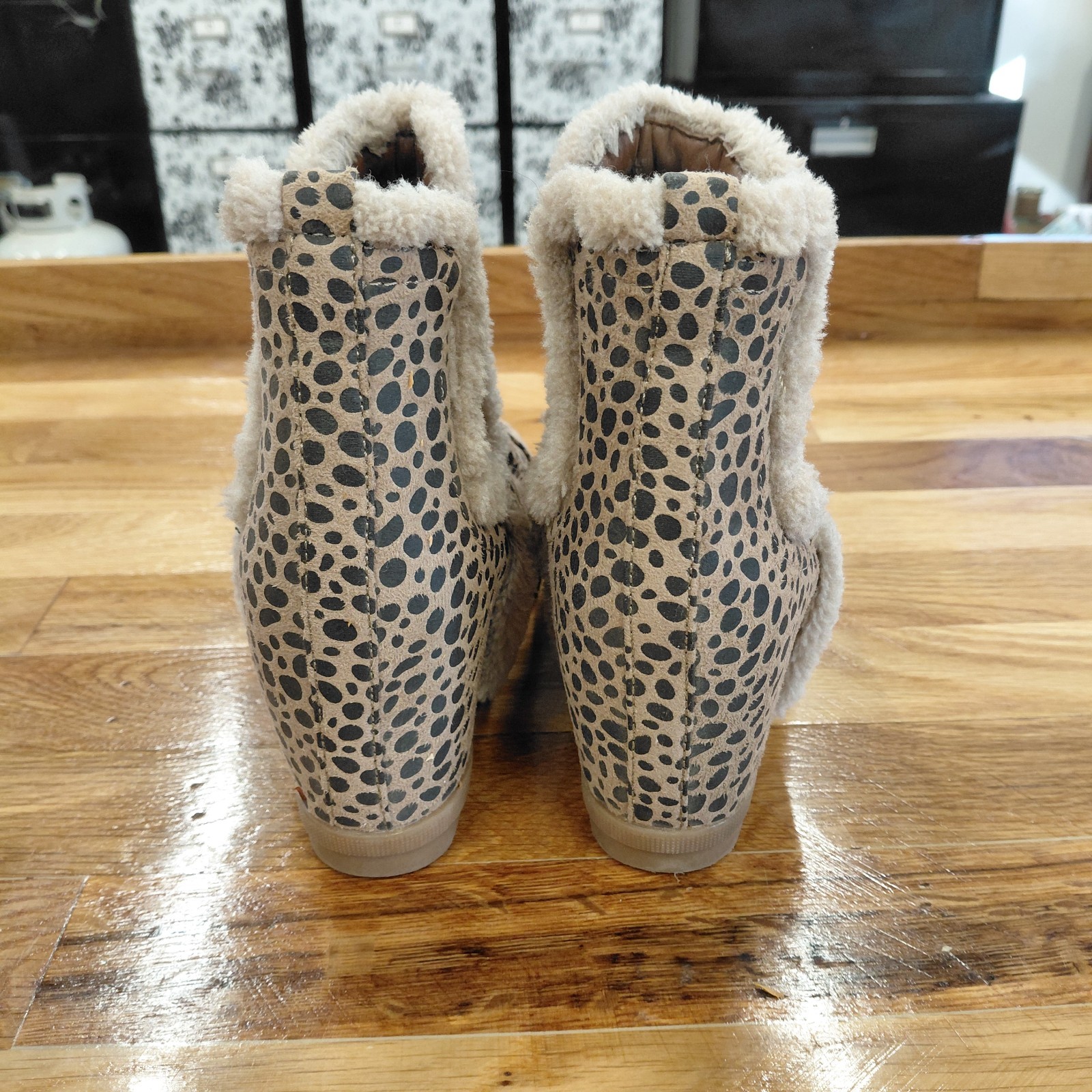 Sugar Haylei Wedge Booties Women’s Size 7.5 M Animal Print Hidden Heel Faux Fur