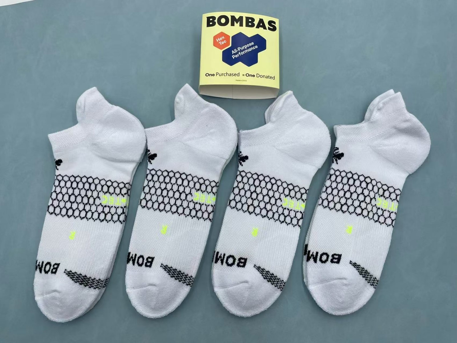 Bombas 4 pairs Women’s men’s Running Ankle socks – Size Medium 8-10.5 White