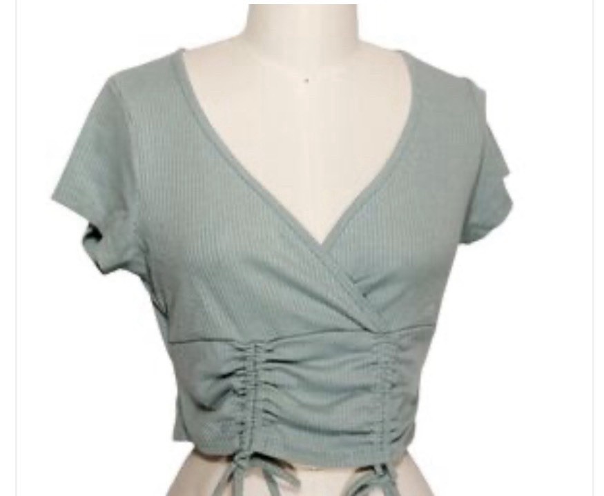 Rebellious Dreamer Women’s Green V-Neck Short Sleeve Ruched Knit Crop Top, S