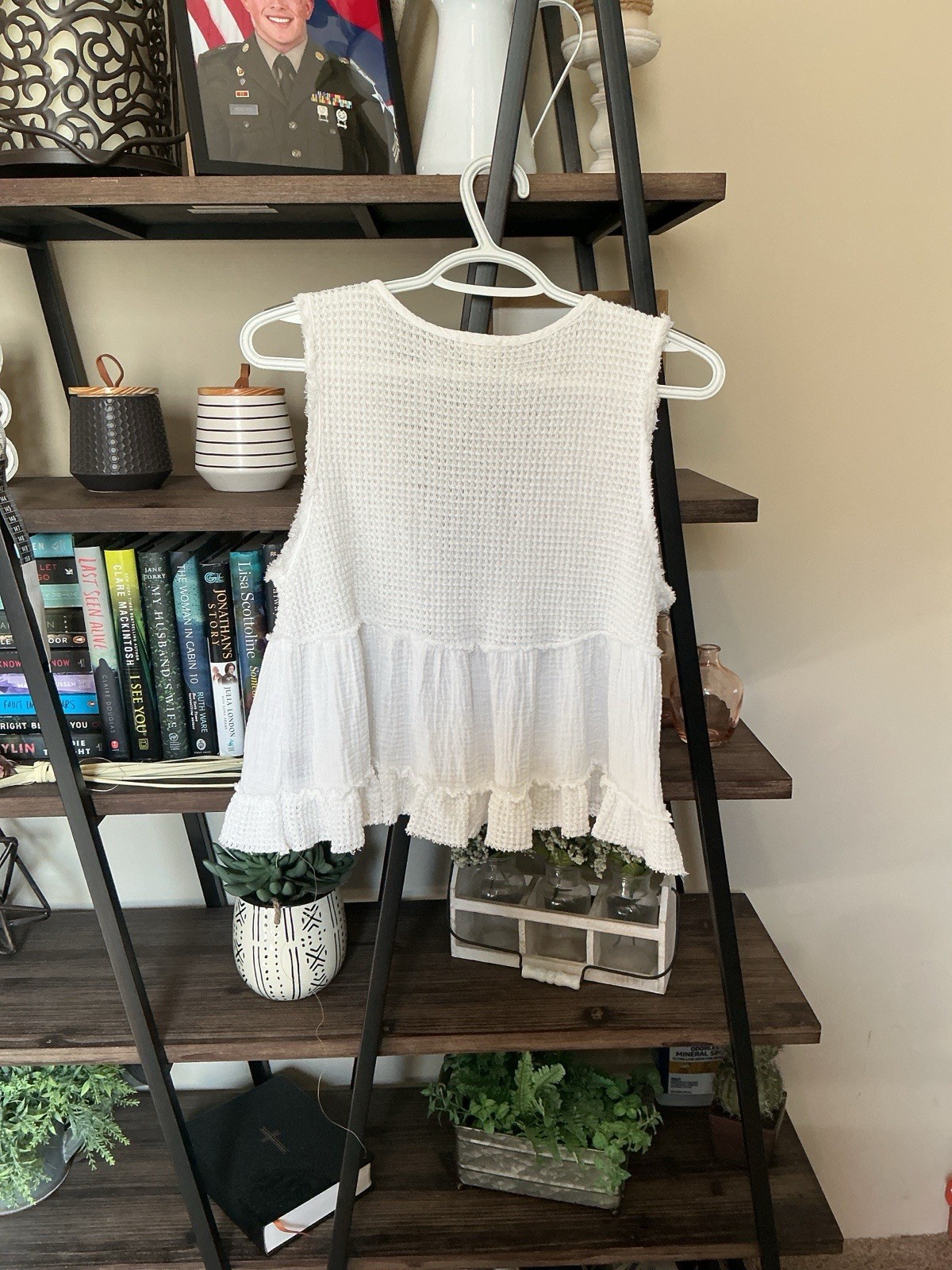 POL White Knit V-Neck Sleeveless Ruffle Hem Stretch Tank Top YKT51 Size M