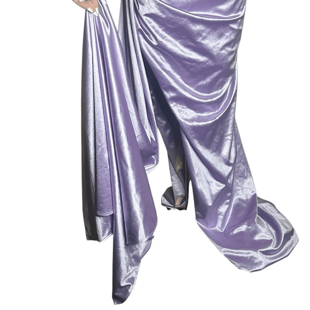 NWT Ladivine By Cinderella Divine Lavender Prom Long Gown Size 4 Satin Beaded