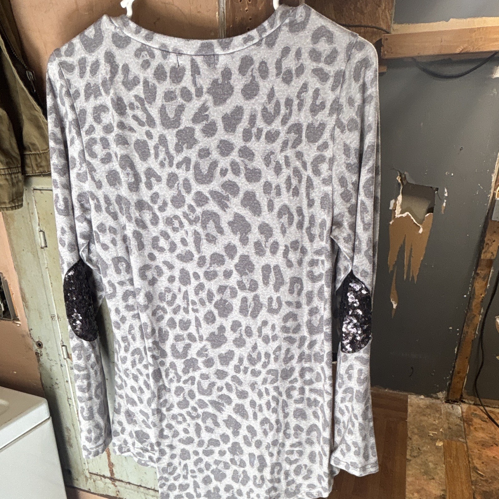 White House Black Market Gray Leopard Animal Print V-Neck Long Sleeve Top