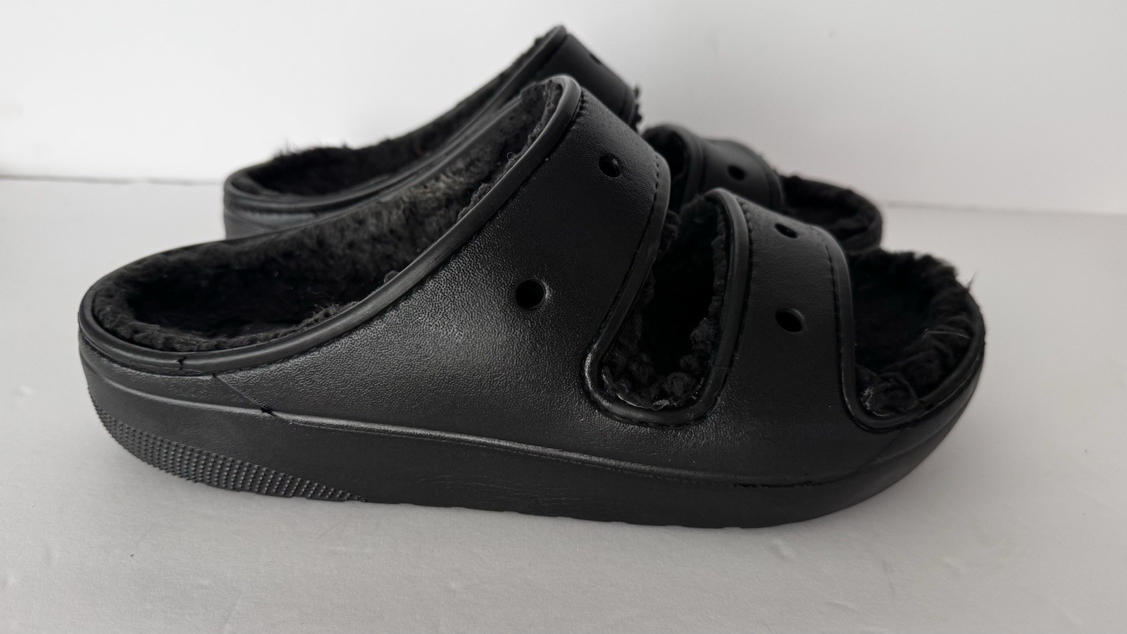 Crocs Classic Cozzzy Sandals Black Fuzzy Lined M8 W10 Unisex Slides 207446