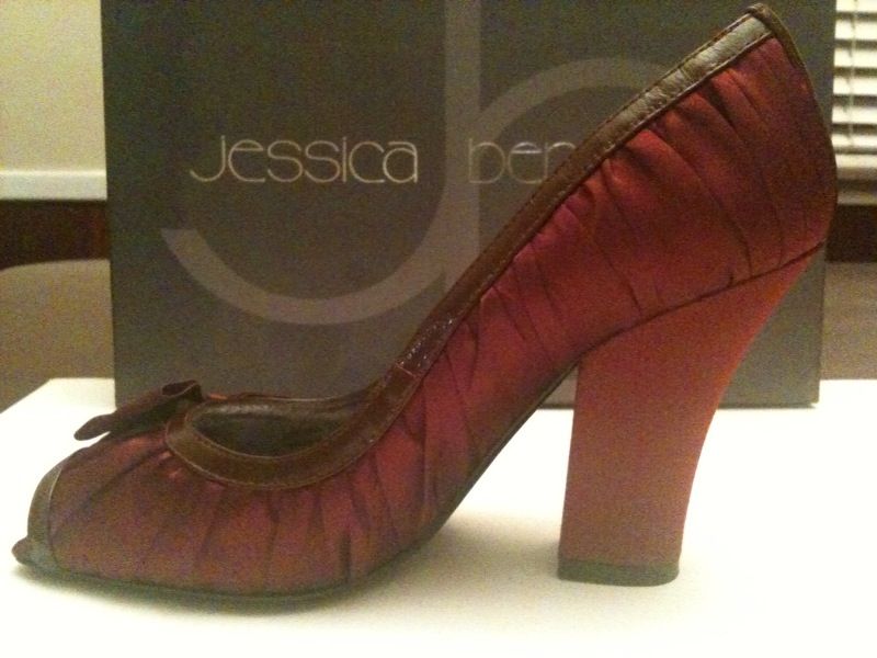 $130 JESSICA BENNETT Galena Ruched Satin Heels NEW ~ Burgundy Size 6.5