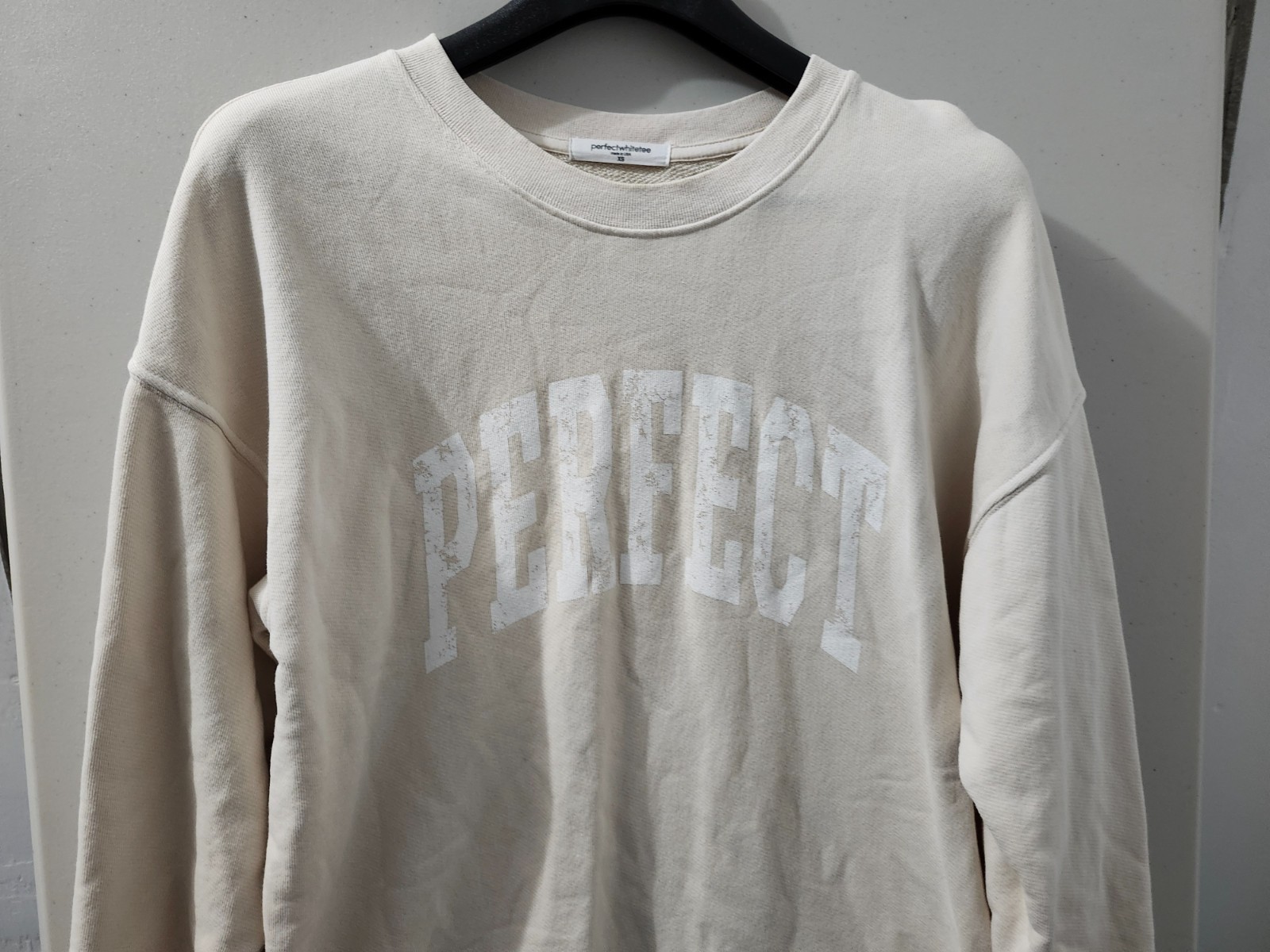 Perfect White Tee Sweatshirt Womens XS Ivory Oversize Pullover Perfect Spellout