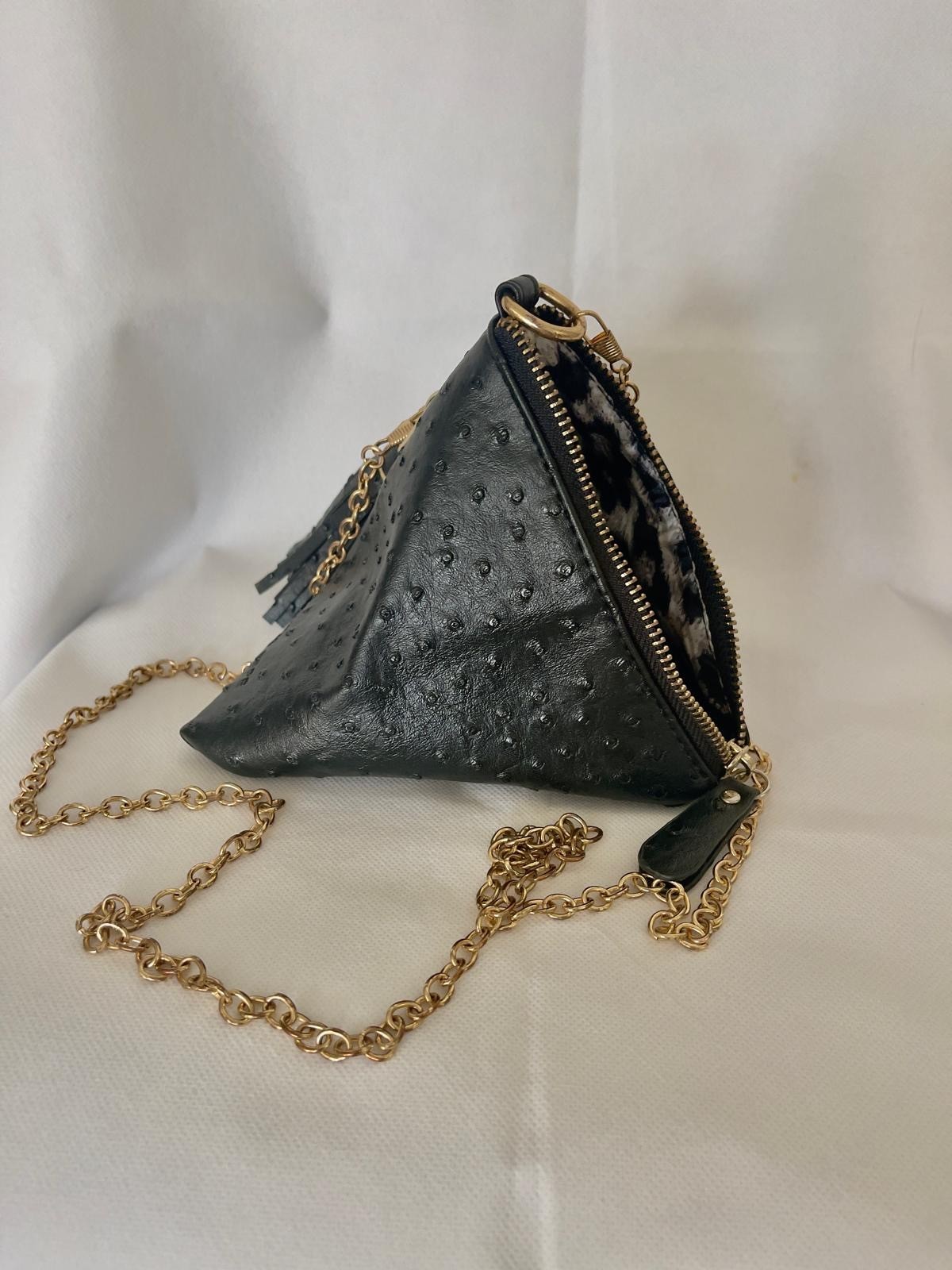 Emilio Pepe Italy Black Triangle Clutch Bag Ostrich Embossed Leather Chain Tasse