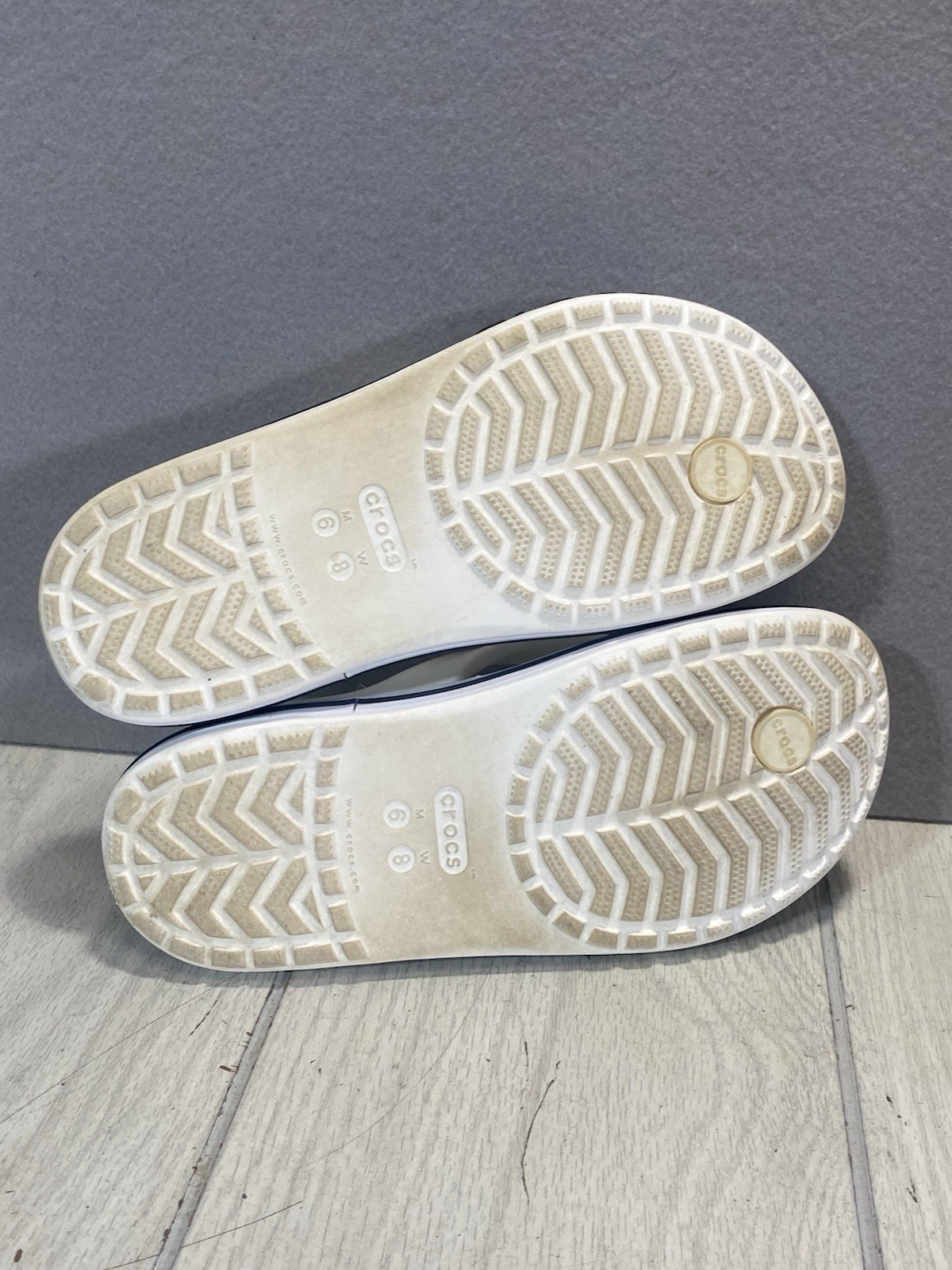 Crocs White Bayaband Flip Flops Sandals – Men’s 6 Woman’s 8 Thong Style