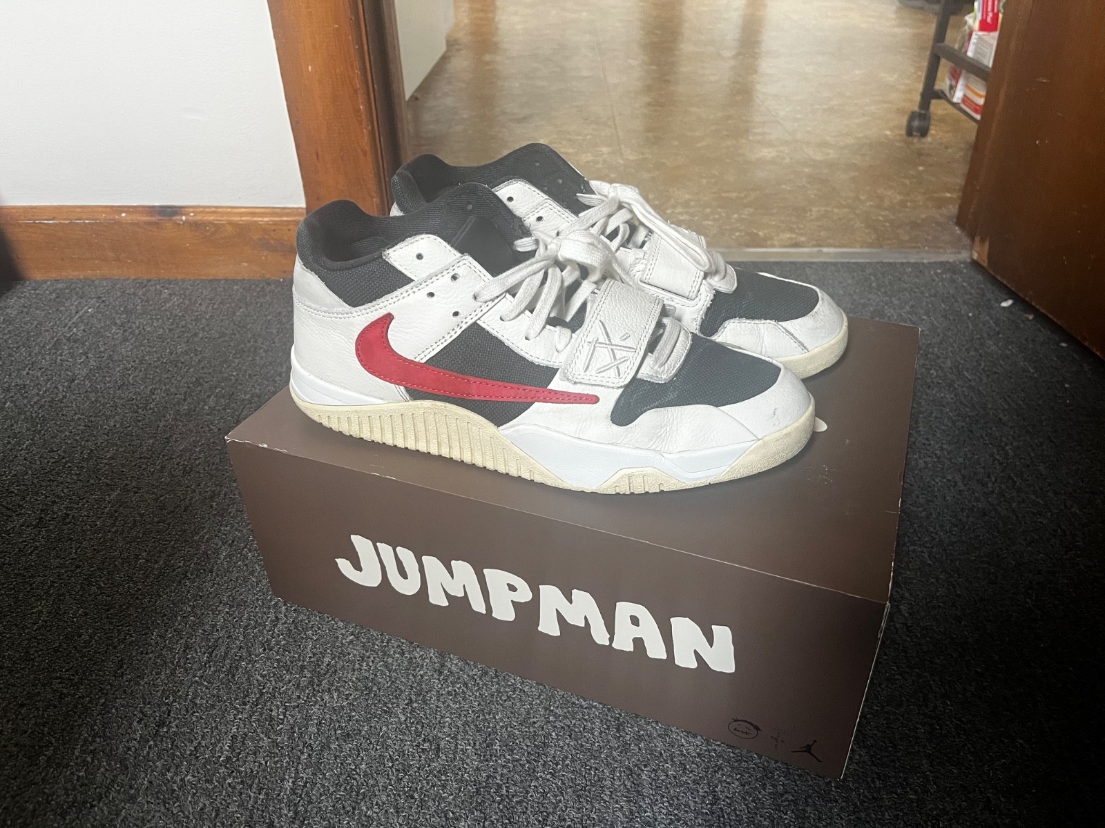 Size 11 – Travis Scott x Air Jordan Jordan Jumpman Jack TR University Red