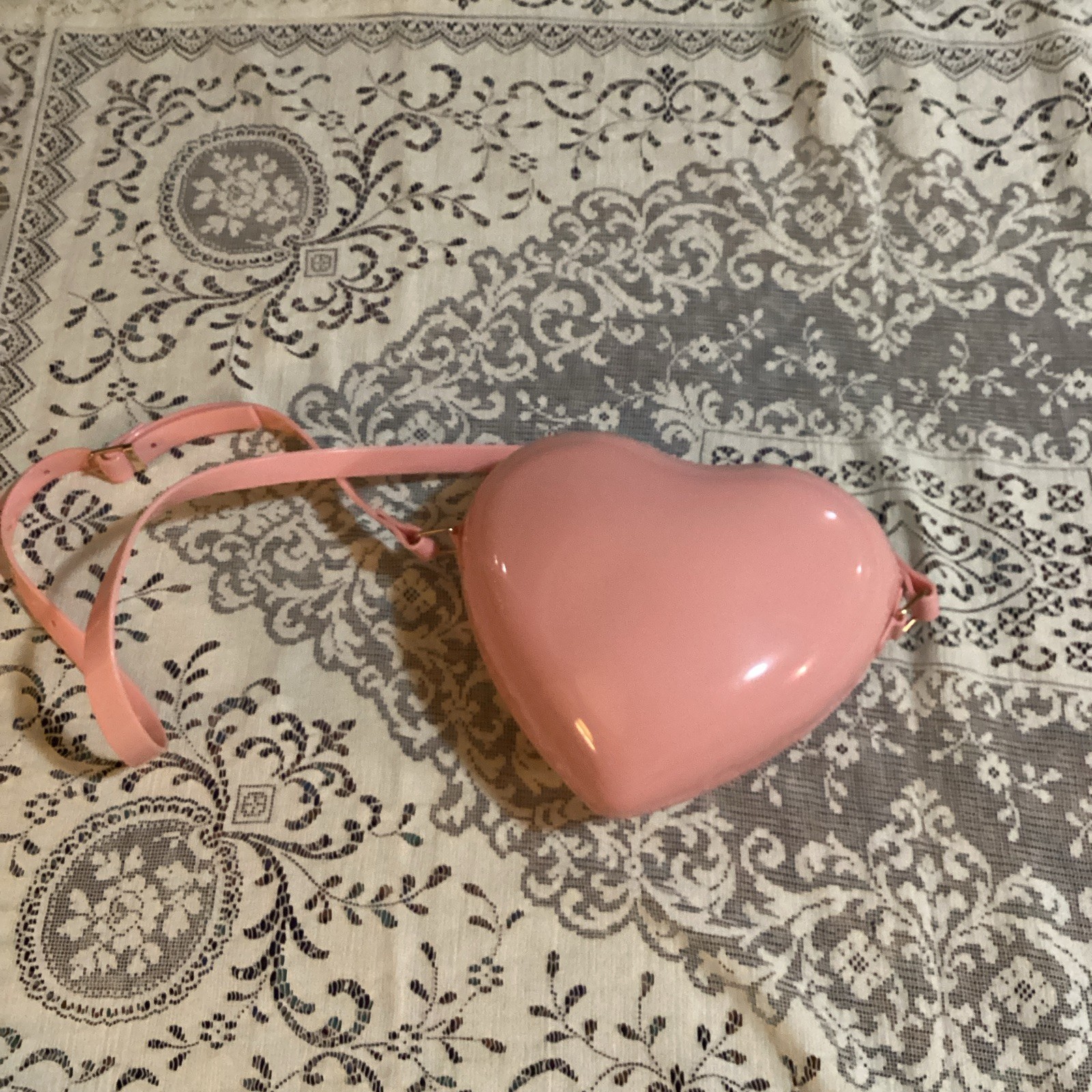 Pink Glossy Heart Shaped Small Women’s Crossbody Bag Zip, Detachable Strap